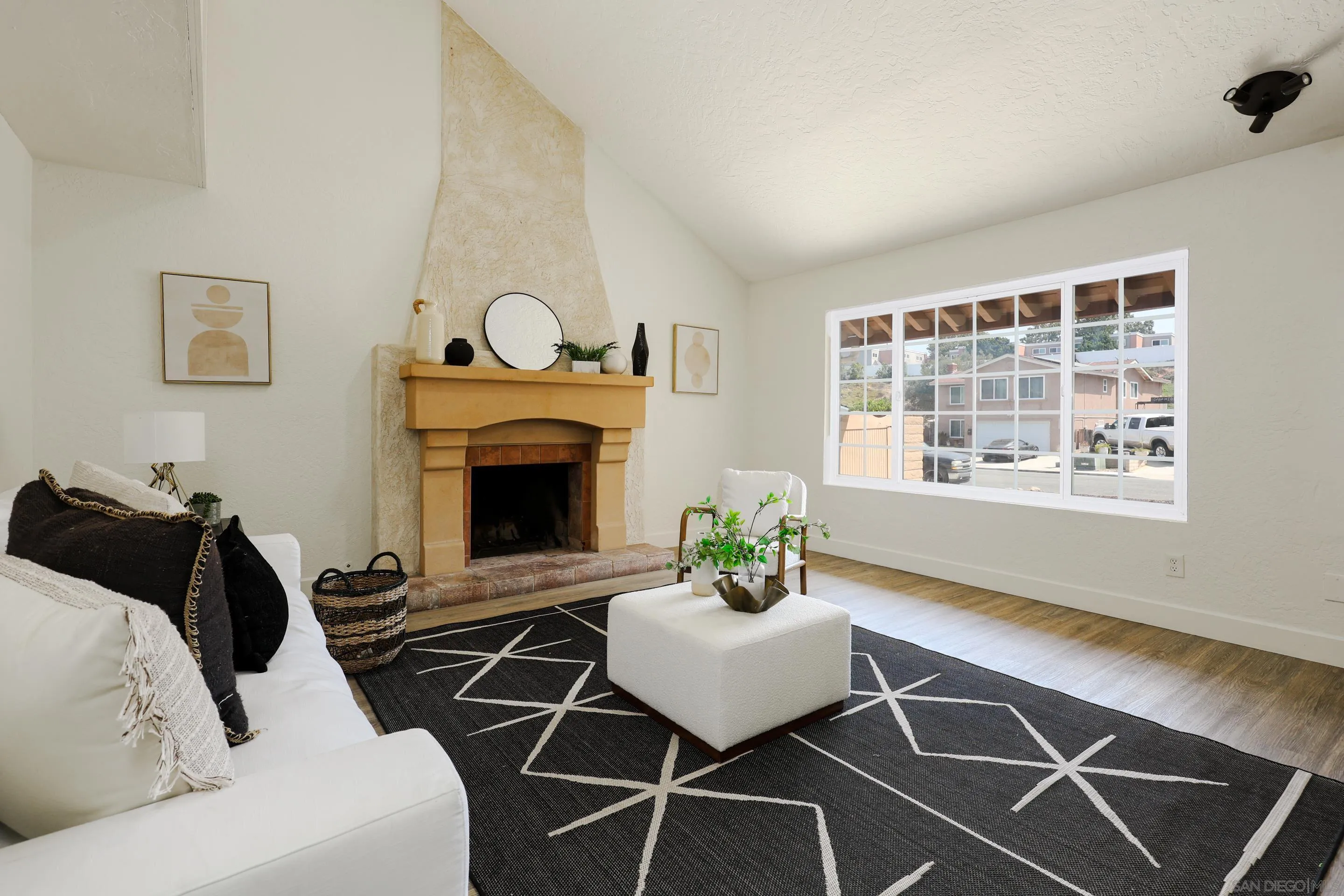 https://cdn.realtyfeed.com/cdn/127/250037453/e9f4d73b4b1e6f5f545a918ac3452e74.webp