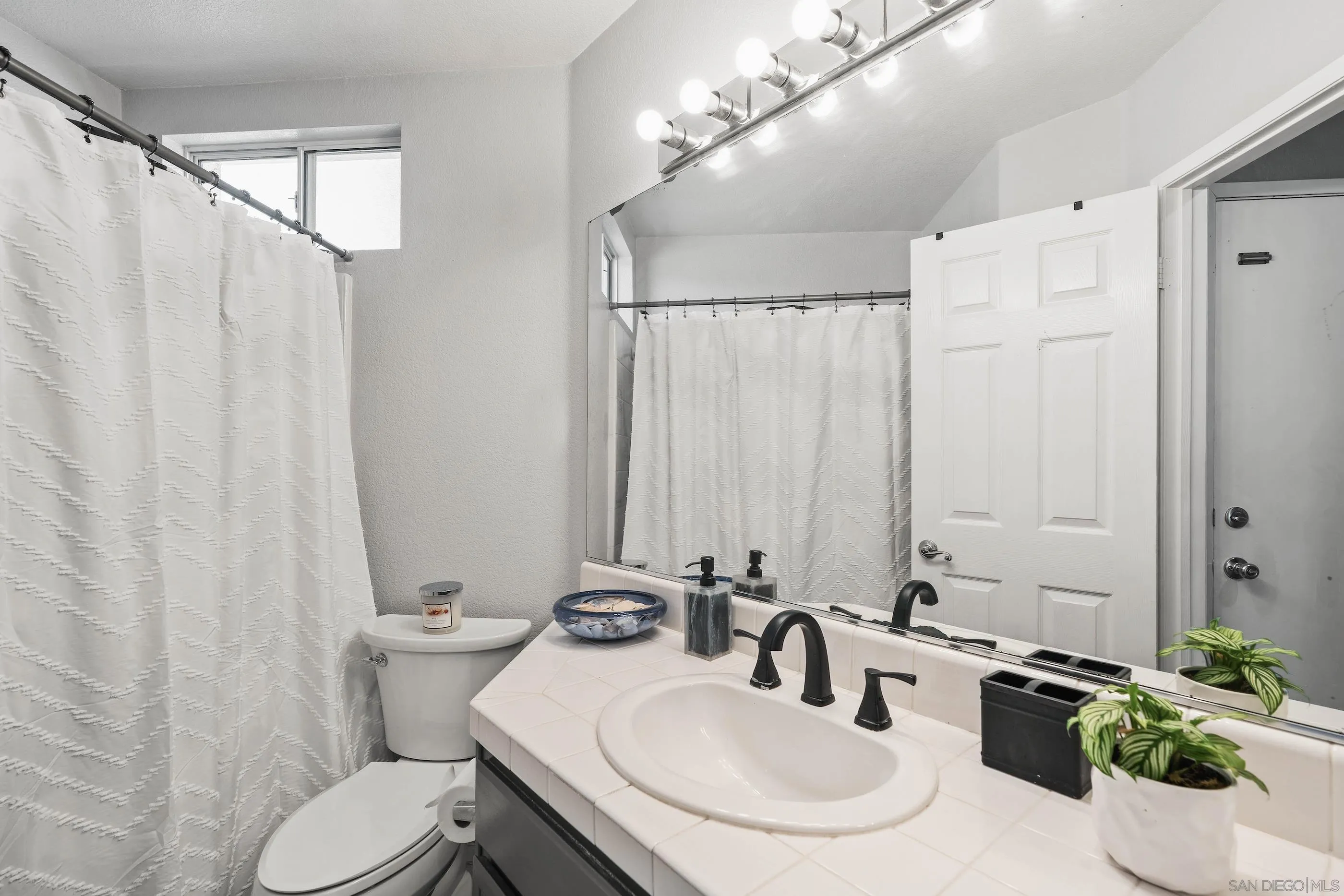 https://cdn.realtyfeed.com/cdn/127/250037458/125a9f91f9ef0535d87d98fdbd97c782.webp