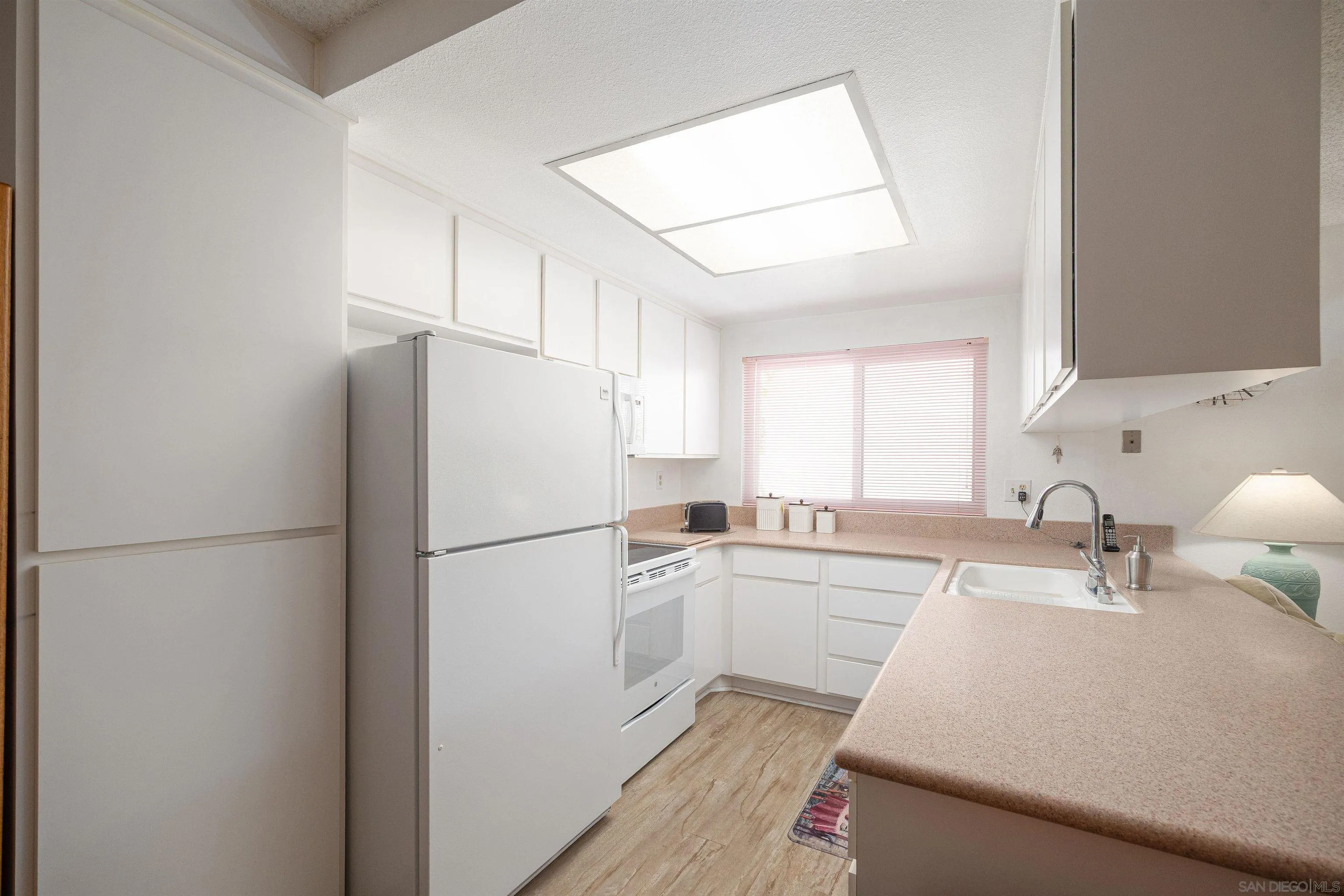 https://cdn.realtyfeed.com/cdn/127/250037459/cc2abf840f10766fc7aba38a83e4870d.webp