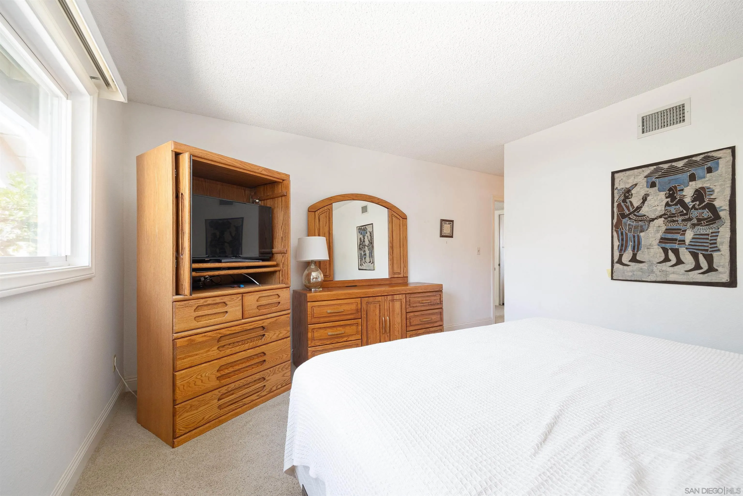 https://cdn.realtyfeed.com/cdn/127/250037459/dae50f4f00676b67acef6bdec2b6ce21.webp