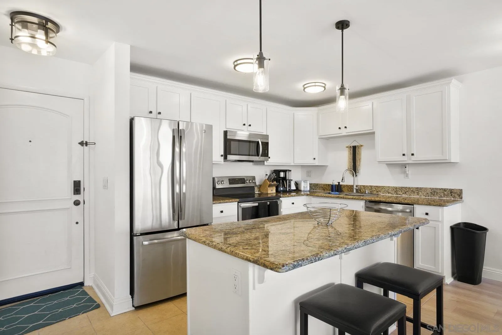 https://cdn.realtyfeed.com/cdn/127/250037460/05f11955143451cc6b393df47d8b1ba0.webp