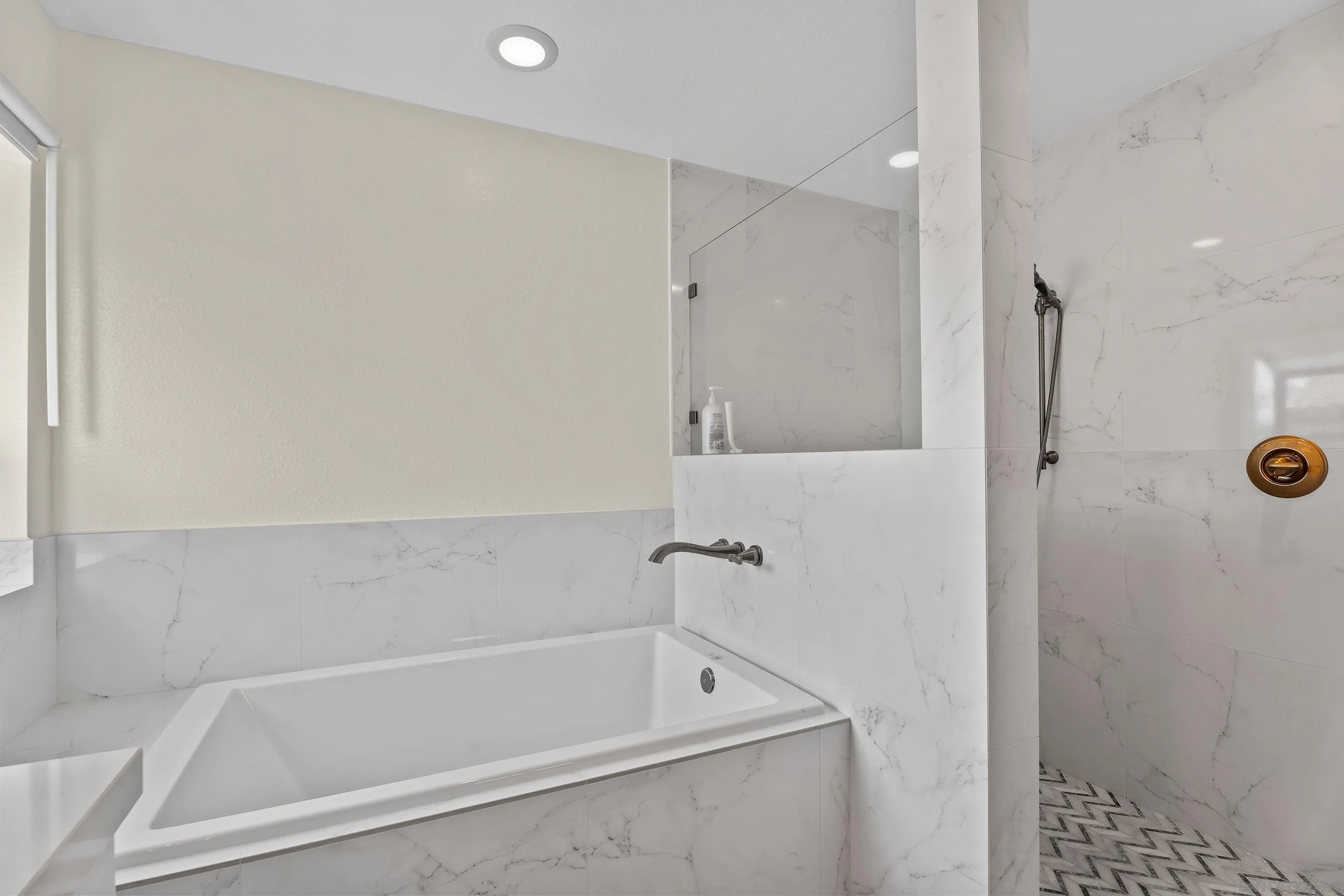 https://cdn.realtyfeed.com/cdn/127/250037461/4cdf657a2347a2e4919bc689d557ae03.webp