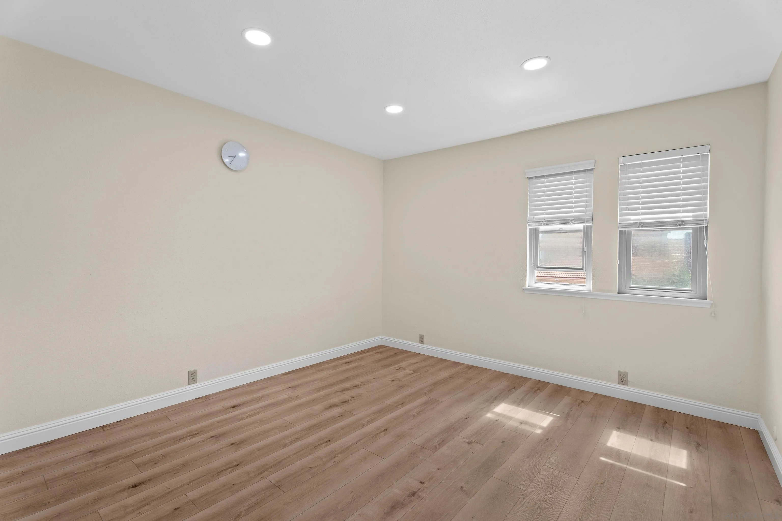 https://cdn.realtyfeed.com/cdn/127/250037461/5d9a06fec4ceefed5e6aed572f7954c6.webp