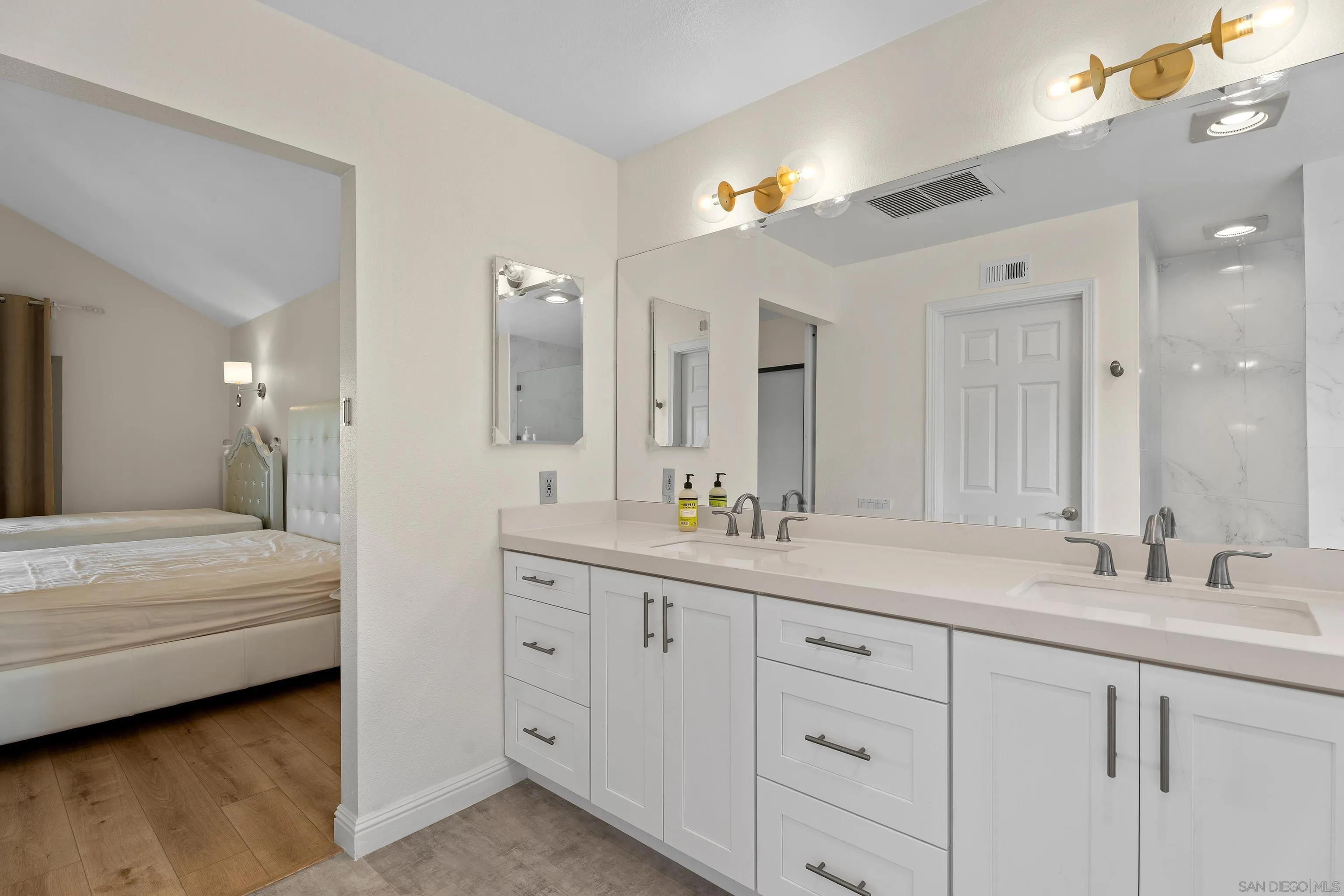 https://cdn.realtyfeed.com/cdn/127/250037461/60dcfe3af8d6277f86909adc1d82296d.webp