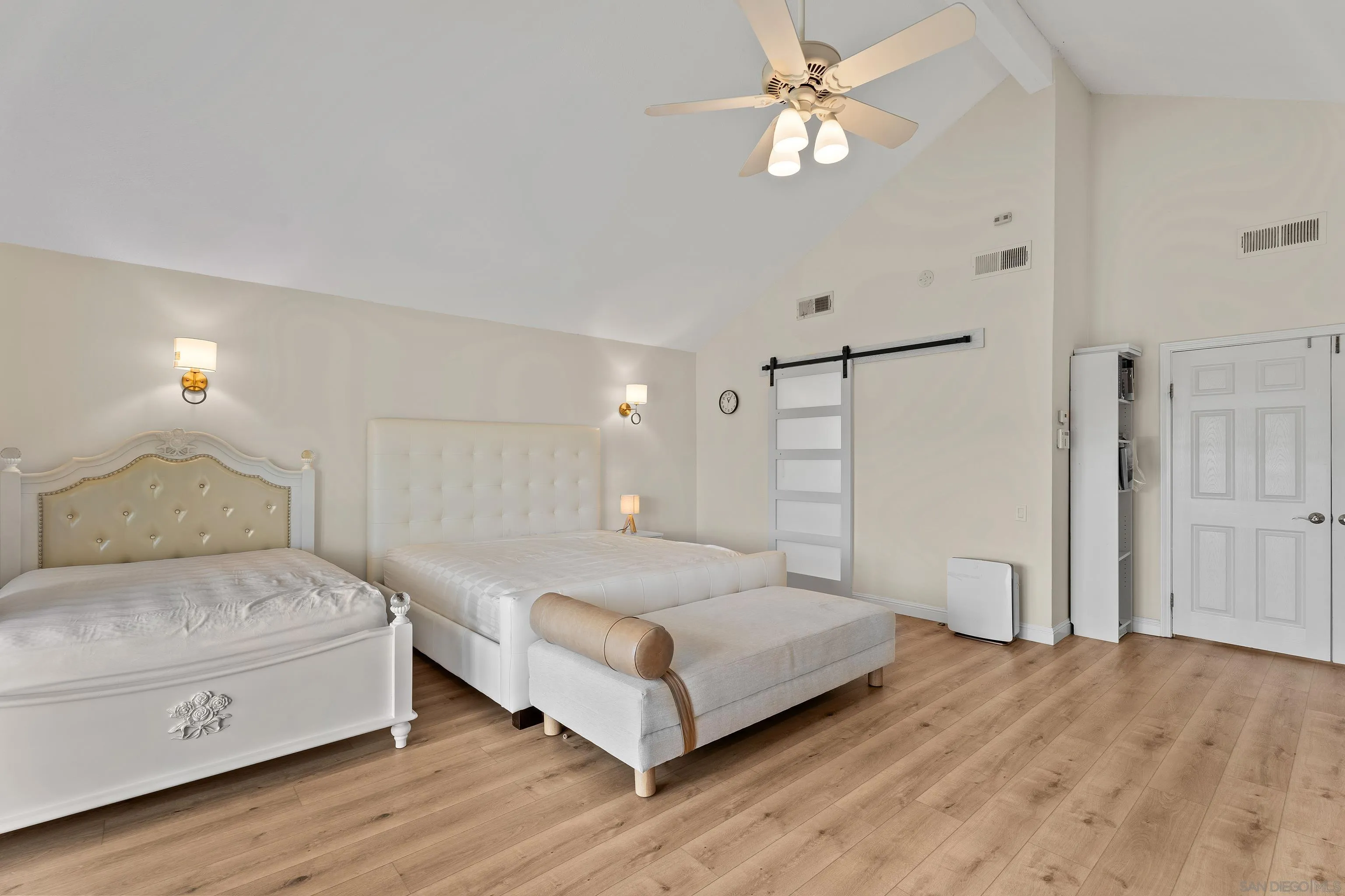 https://cdn.realtyfeed.com/cdn/127/250037461/69d1419268a6a046afdd2d8824afc50b.webp