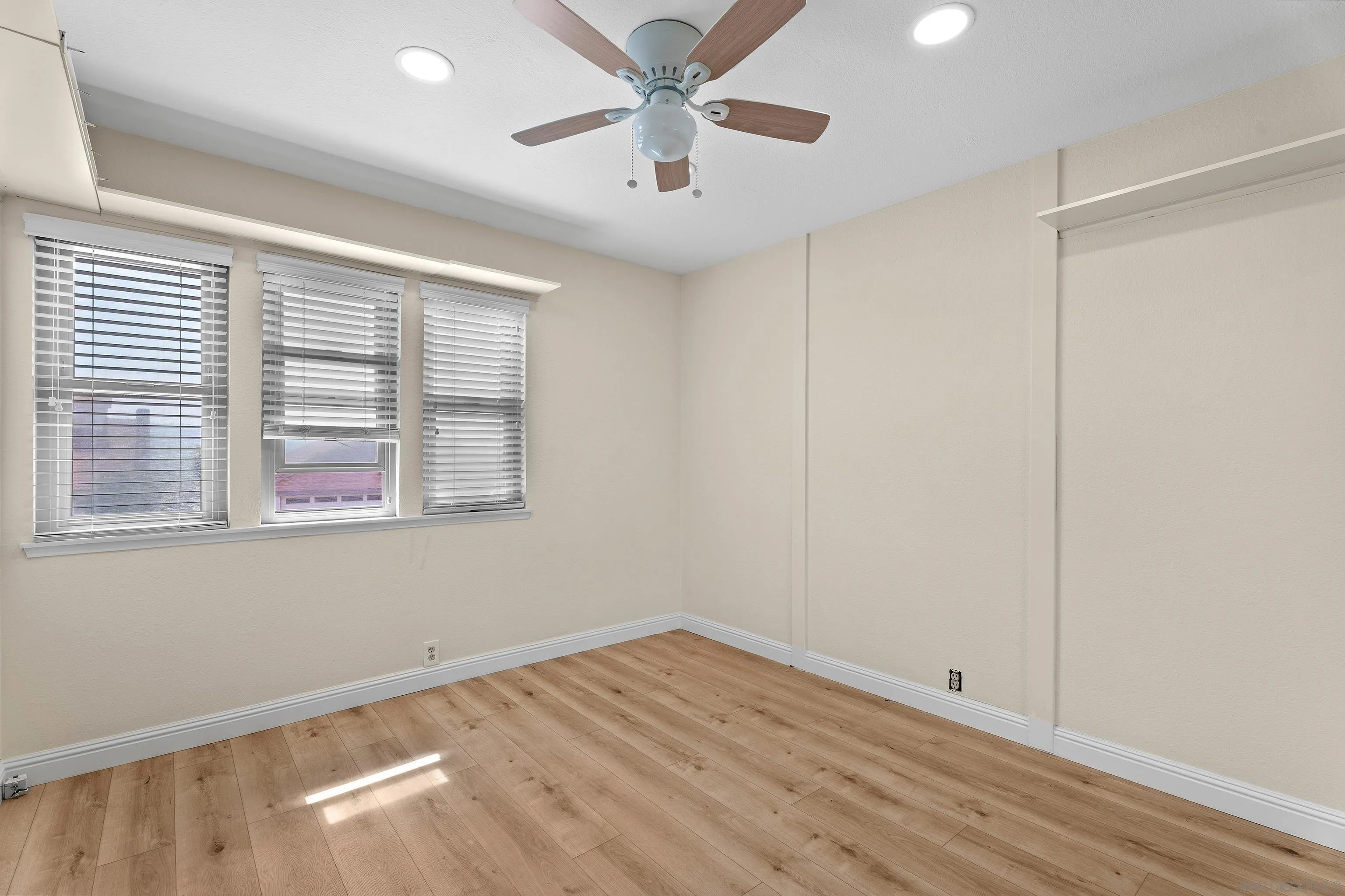 https://cdn.realtyfeed.com/cdn/127/250037461/720113ffdfd6aaaef535887d7546637d.webp