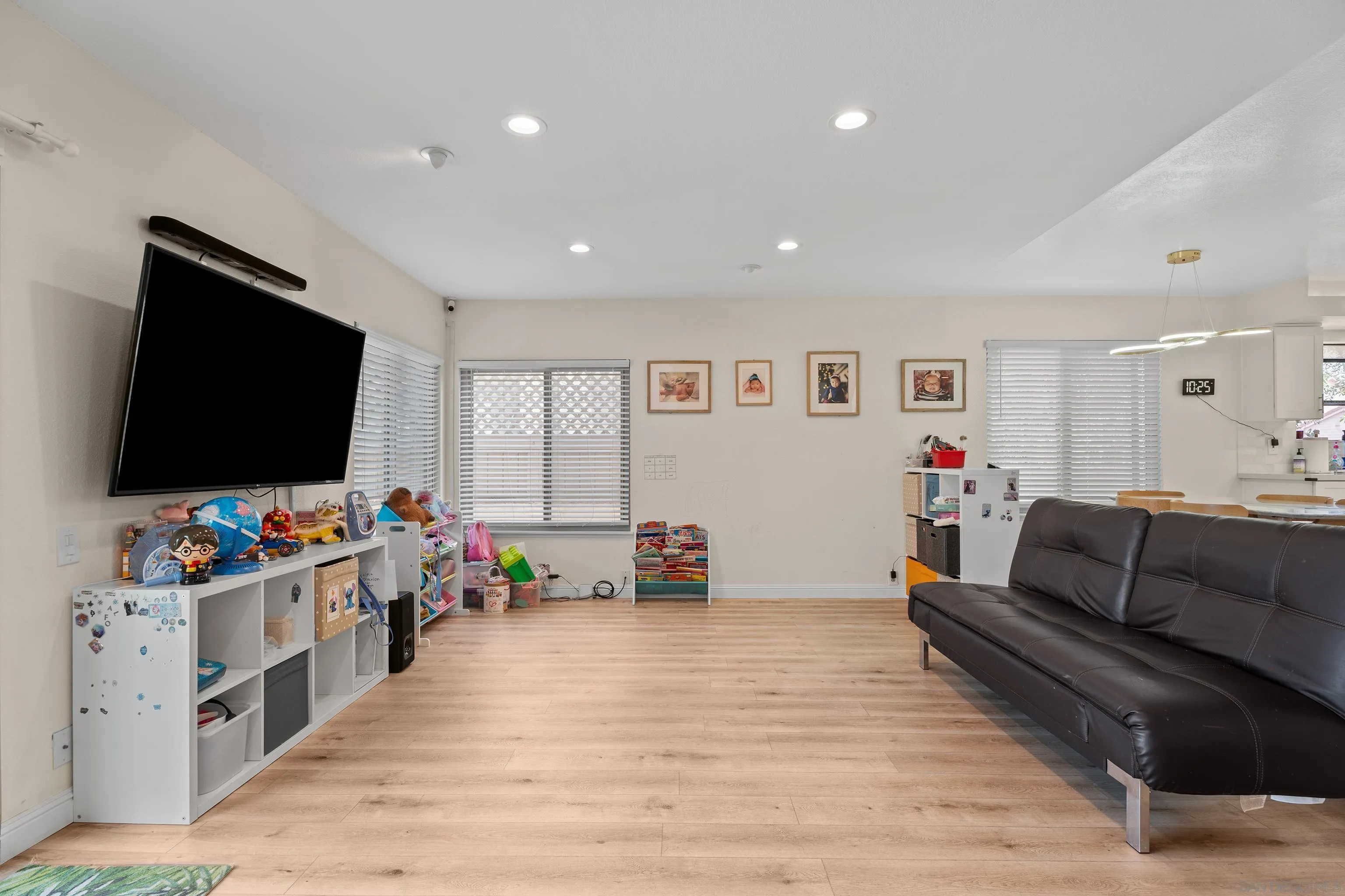 https://cdn.realtyfeed.com/cdn/127/250037461/872997a08c95d3fe7a013eceac5ee7c8.webp