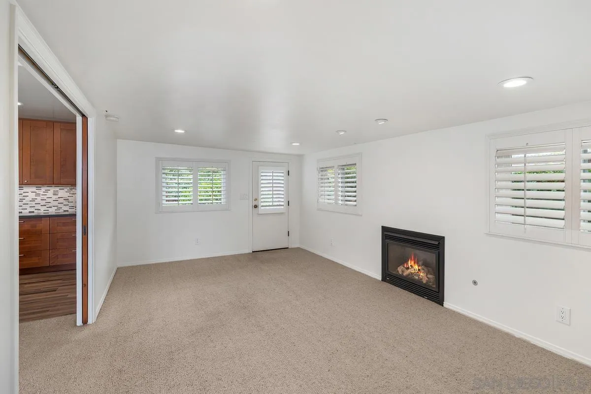 https://cdn.realtyfeed.com/cdn/127/250037469/1641bd186838c1bca851ad292204ec76.webp