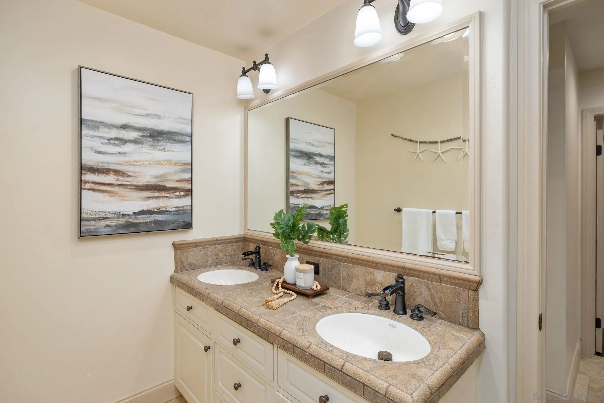 https://cdn.realtyfeed.com/cdn/127/250037470/86ee40bb162f544ba7338882f206effe.webp
