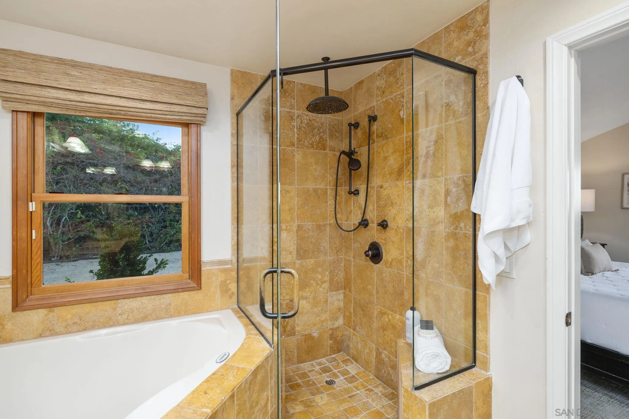 https://cdn.realtyfeed.com/cdn/127/250037470/92f045352790b8af3e2ef0cf1232d190.webp