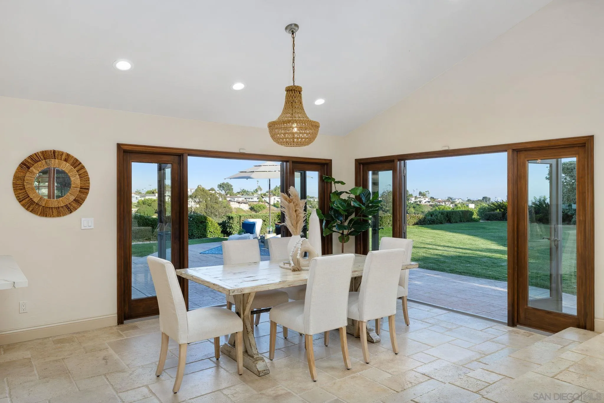 https://cdn.realtyfeed.com/cdn/127/250037470/a24b8e2ecc20f06e002d9a2c5b4e53eb.webp