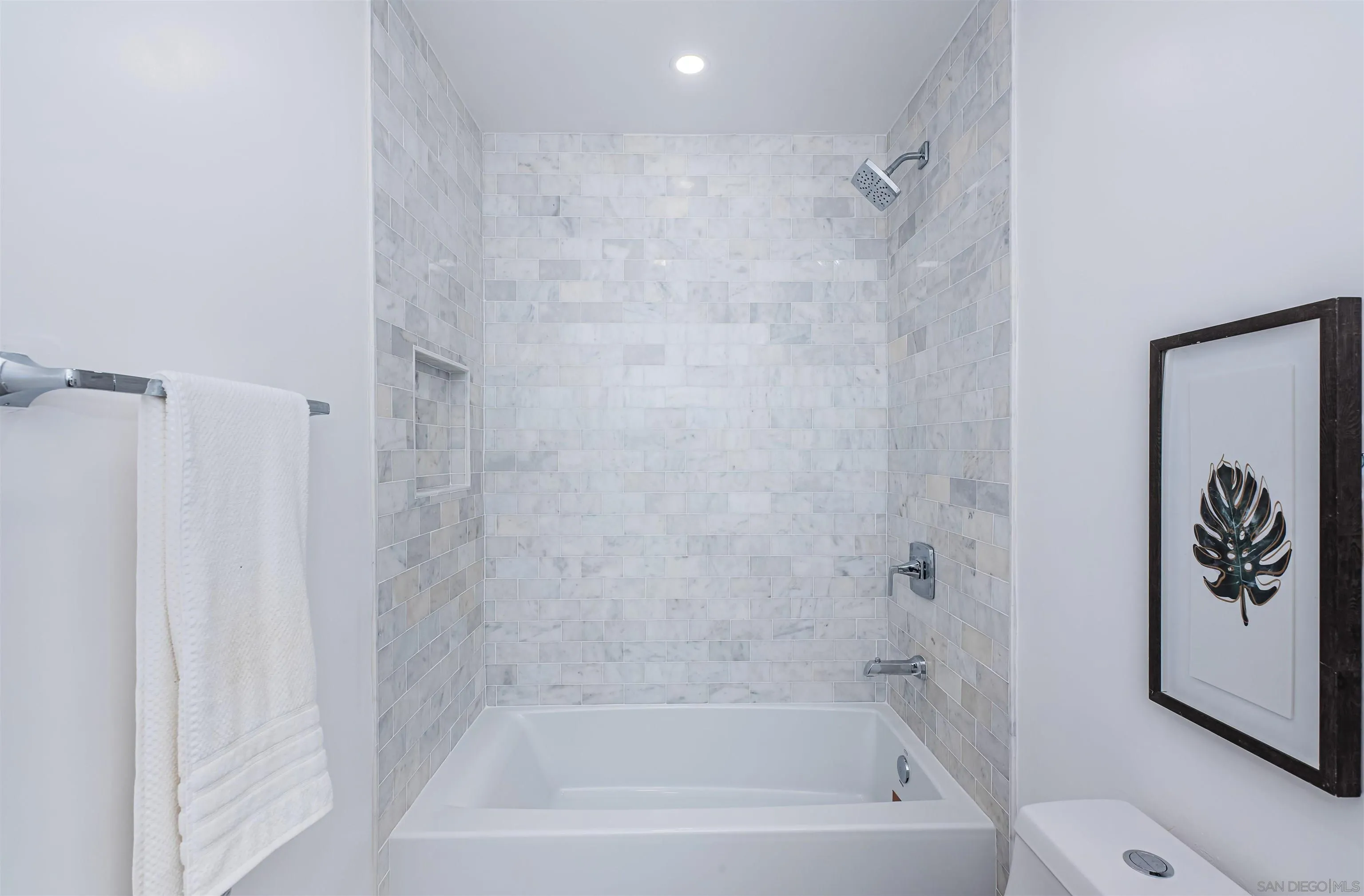 https://cdn.realtyfeed.com/cdn/127/250037471/9a95143fe8dfe476e1c34e9dddd874b9.webp