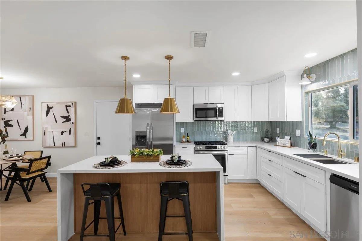 https://cdn.realtyfeed.com/cdn/127/250037475/13504b8e5928b8c8af256a8759feb43c.webp