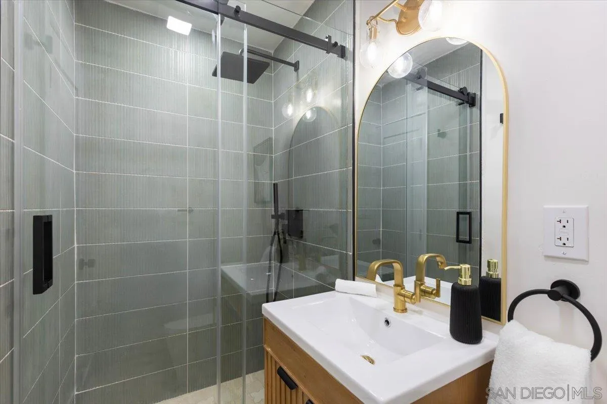 https://cdn.realtyfeed.com/cdn/127/250037475/426f30dd2eeaa2134850123e55910f18.webp
