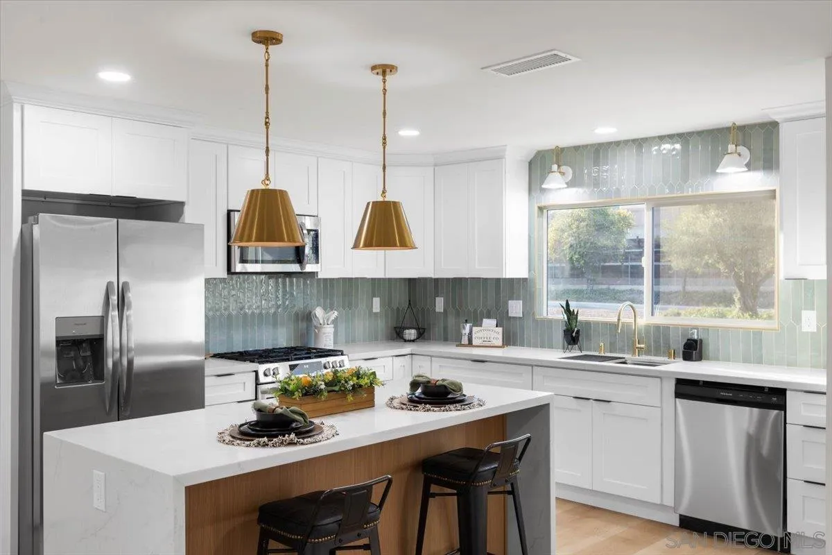 https://cdn.realtyfeed.com/cdn/127/250037475/9196f57b255f33ecafb5a1960c82d6ff.webp