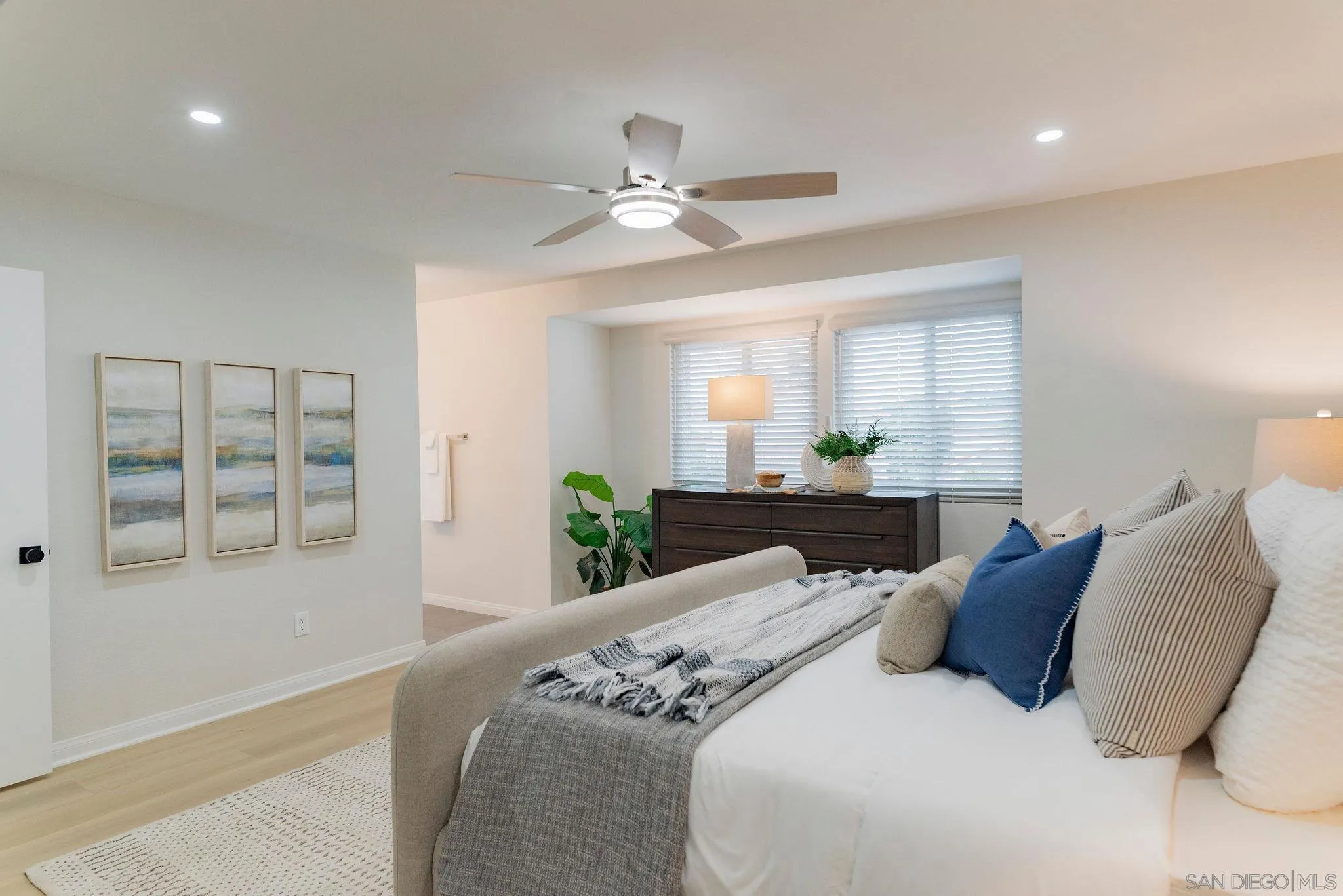 https://cdn.realtyfeed.com/cdn/127/250037489/6291cb39e84176778100cdc2139747ee.webp