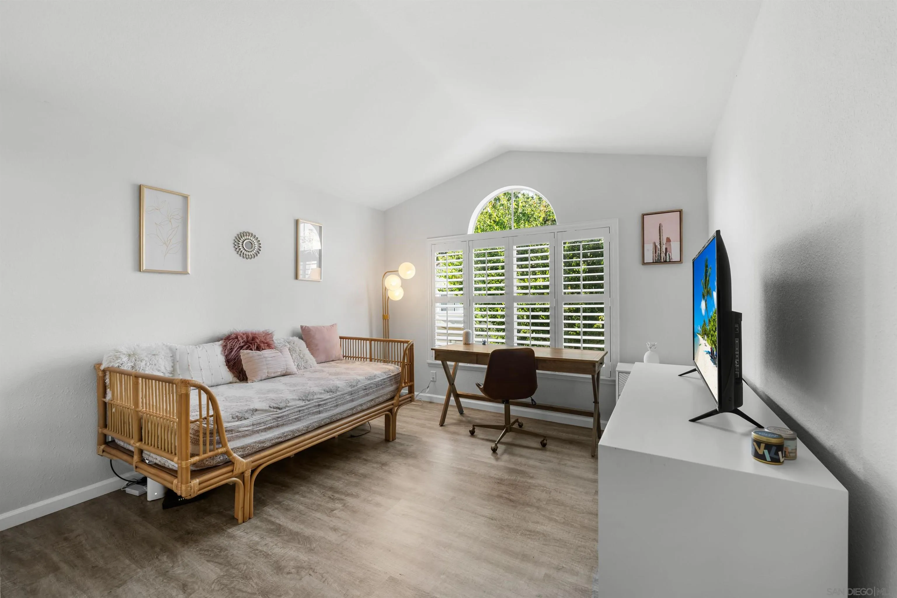 https://cdn.realtyfeed.com/cdn/127/250037490/1ae9a00e7450bd7b9f3e96b858075b6c.webp