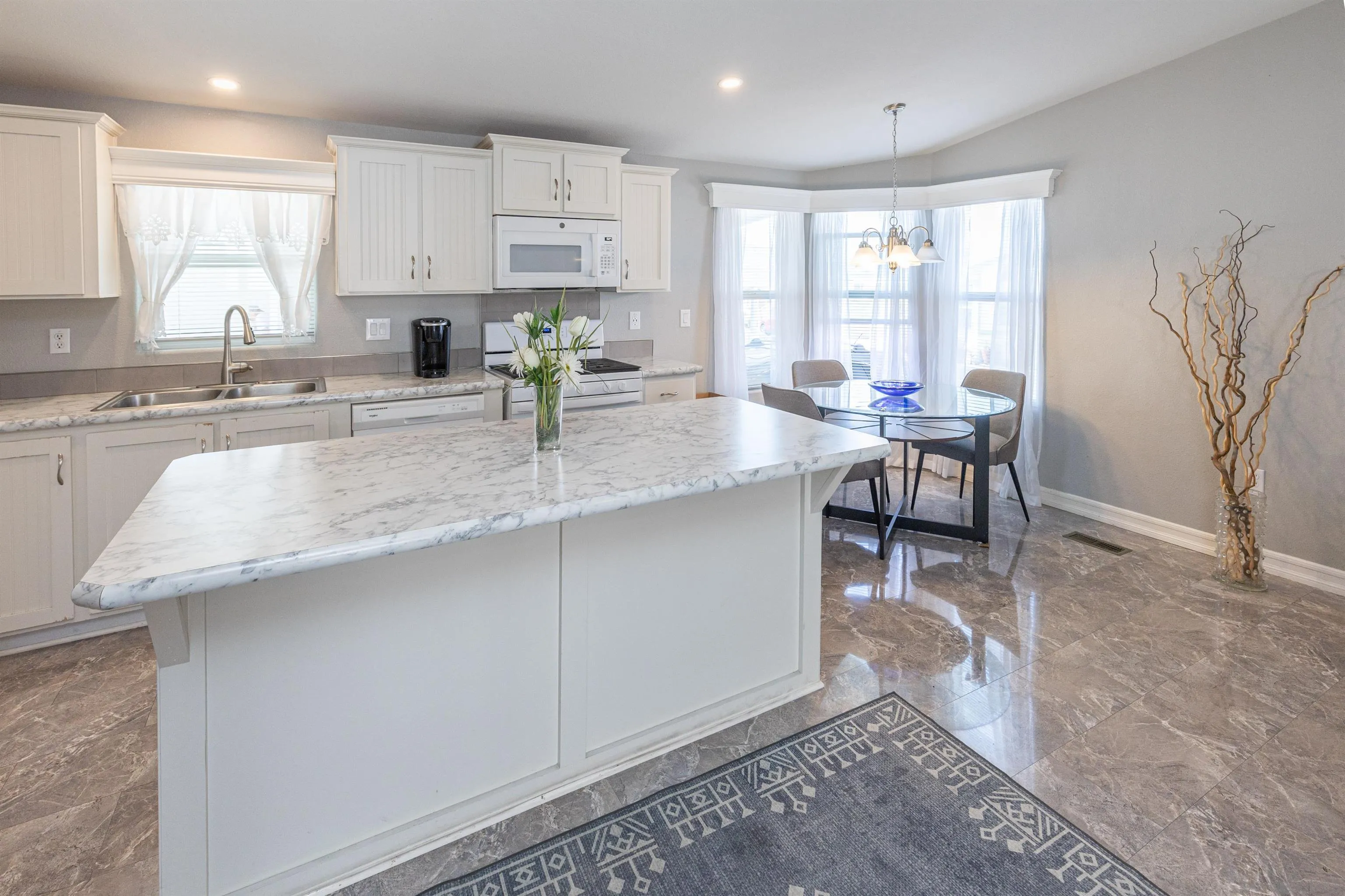 https://cdn.realtyfeed.com/cdn/127/250037491/482a34c3bcc71b58d0069d93d55777be.webp