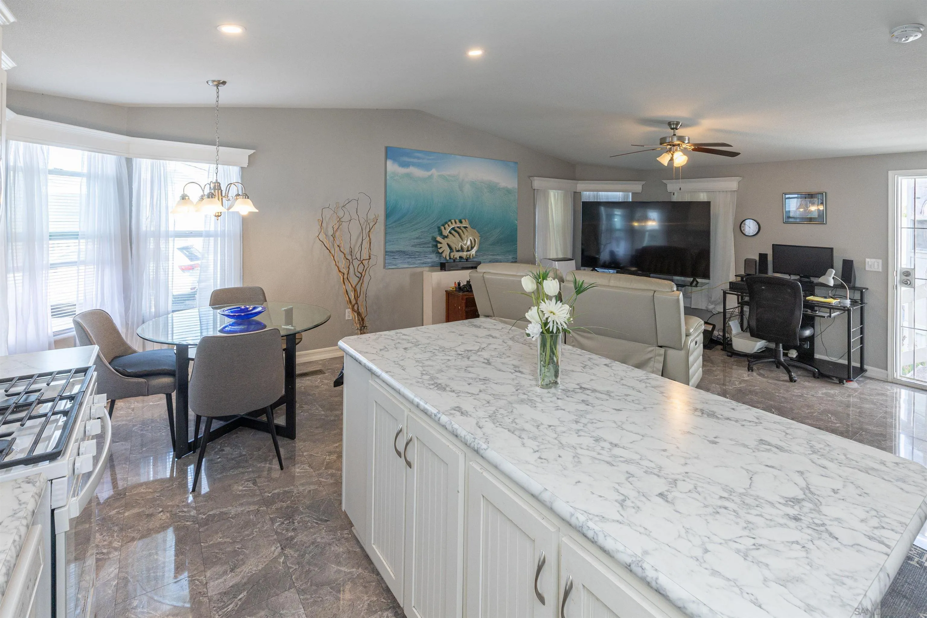 https://cdn.realtyfeed.com/cdn/127/250037491/a59c7d60fbec75717234fe22cef5062c.webp