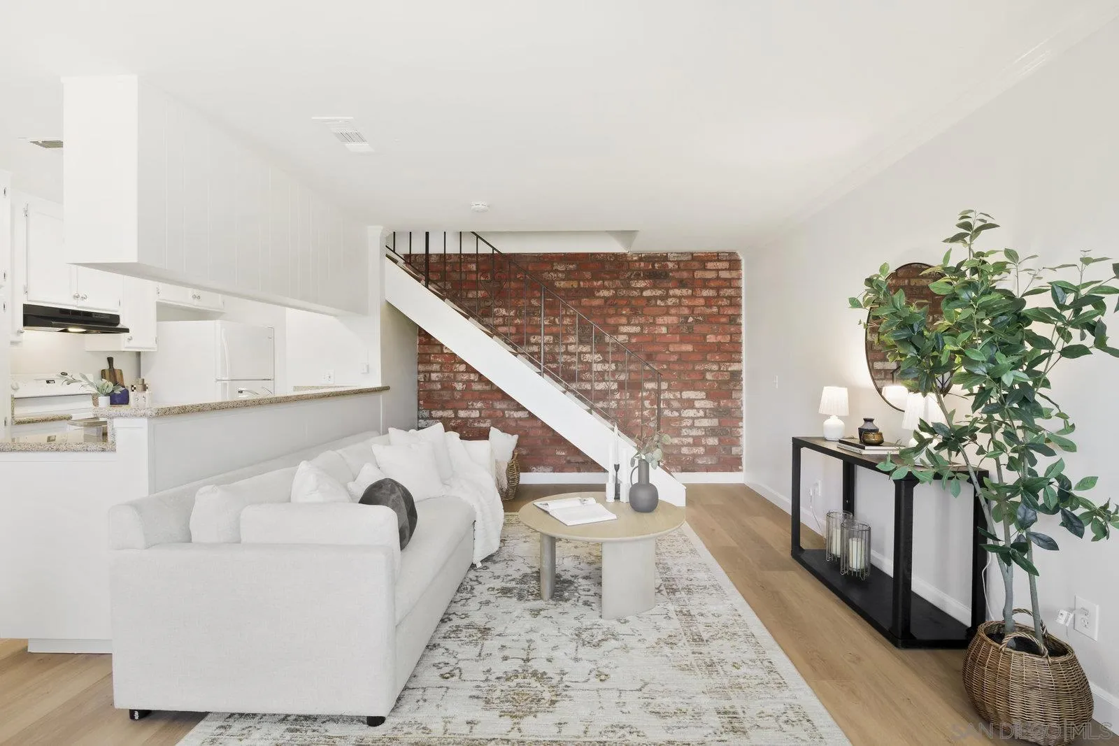 https://cdn.realtyfeed.com/cdn/127/250037493/0dbe0ffa0990d829807ea026aec65d0c.webp