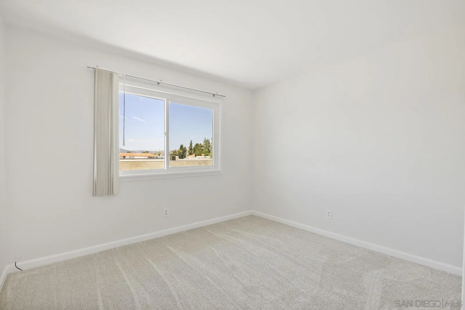 https://cdn.realtyfeed.com/cdn/127/250037493/0f98c42bd9409ba7a419d3a8c268a98c.webp