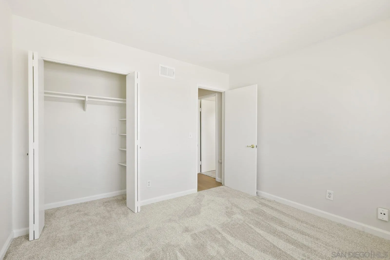 https://cdn.realtyfeed.com/cdn/127/250037493/36d74c1888b5ba652024964a4ac76bb5.webp
