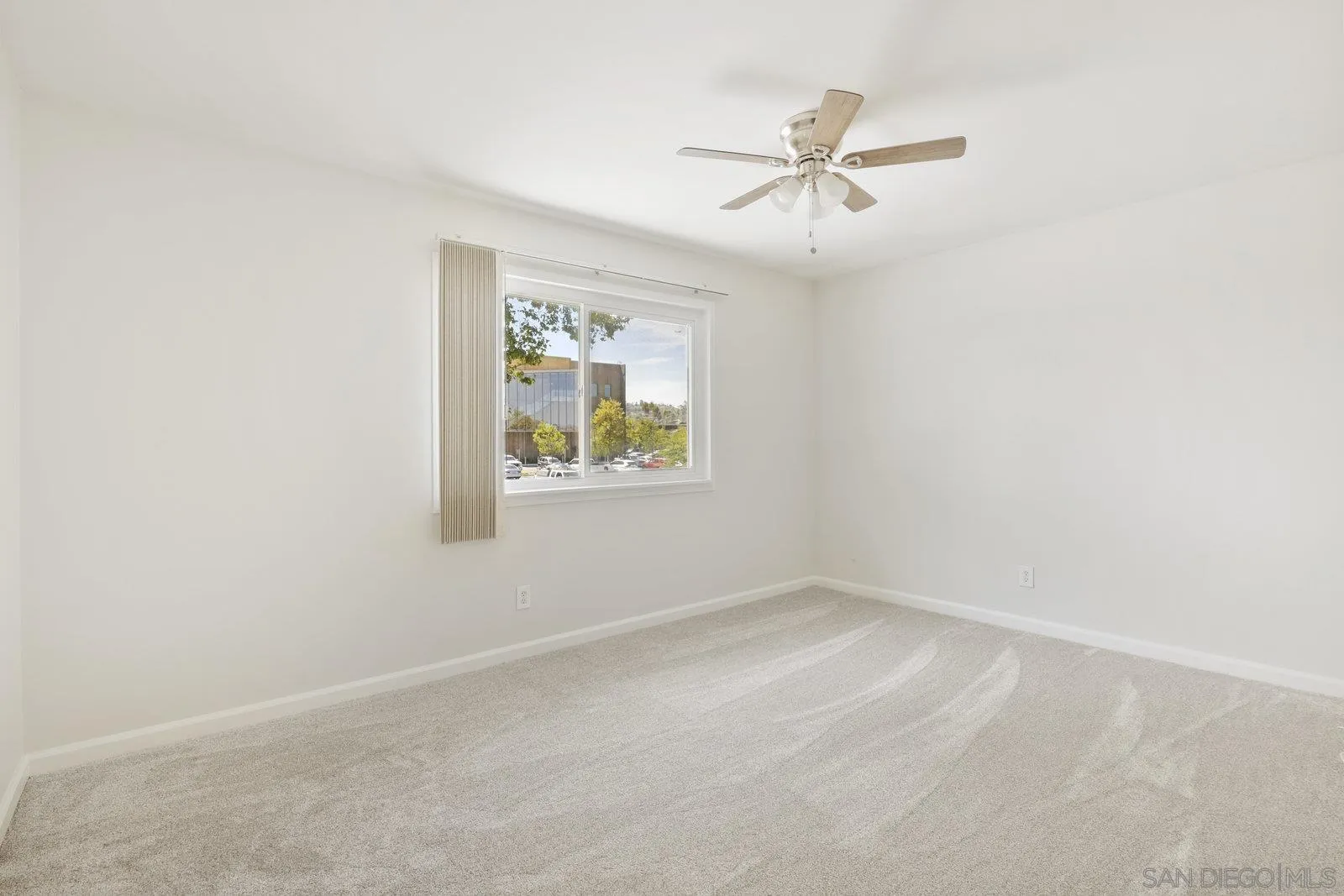 https://cdn.realtyfeed.com/cdn/127/250037493/8e67026edf05b3b3ed102905cf578a0a.webp