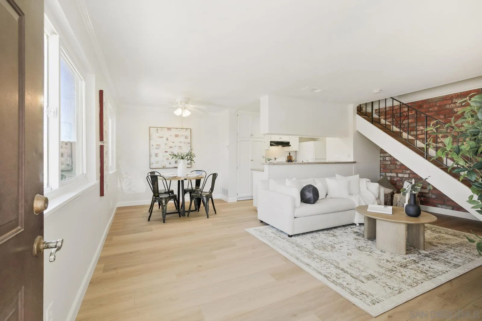 https://cdn.realtyfeed.com/cdn/127/250037493/bc7668f076bd95509f8c5c4b661728b7.webp