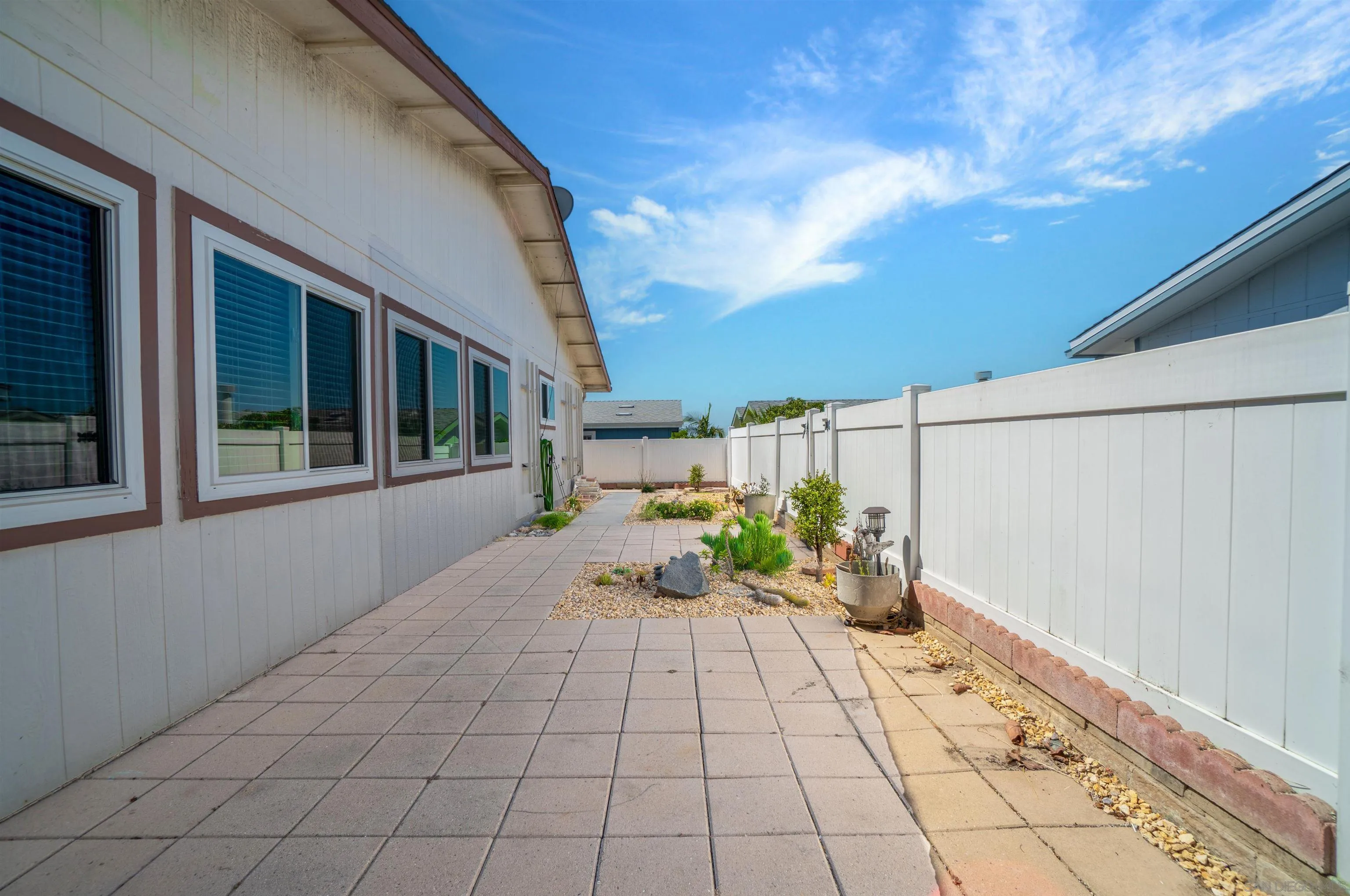 https://cdn.realtyfeed.com/cdn/127/250037495/1c08a4621dfa2bfed30a0977b8393149.webp