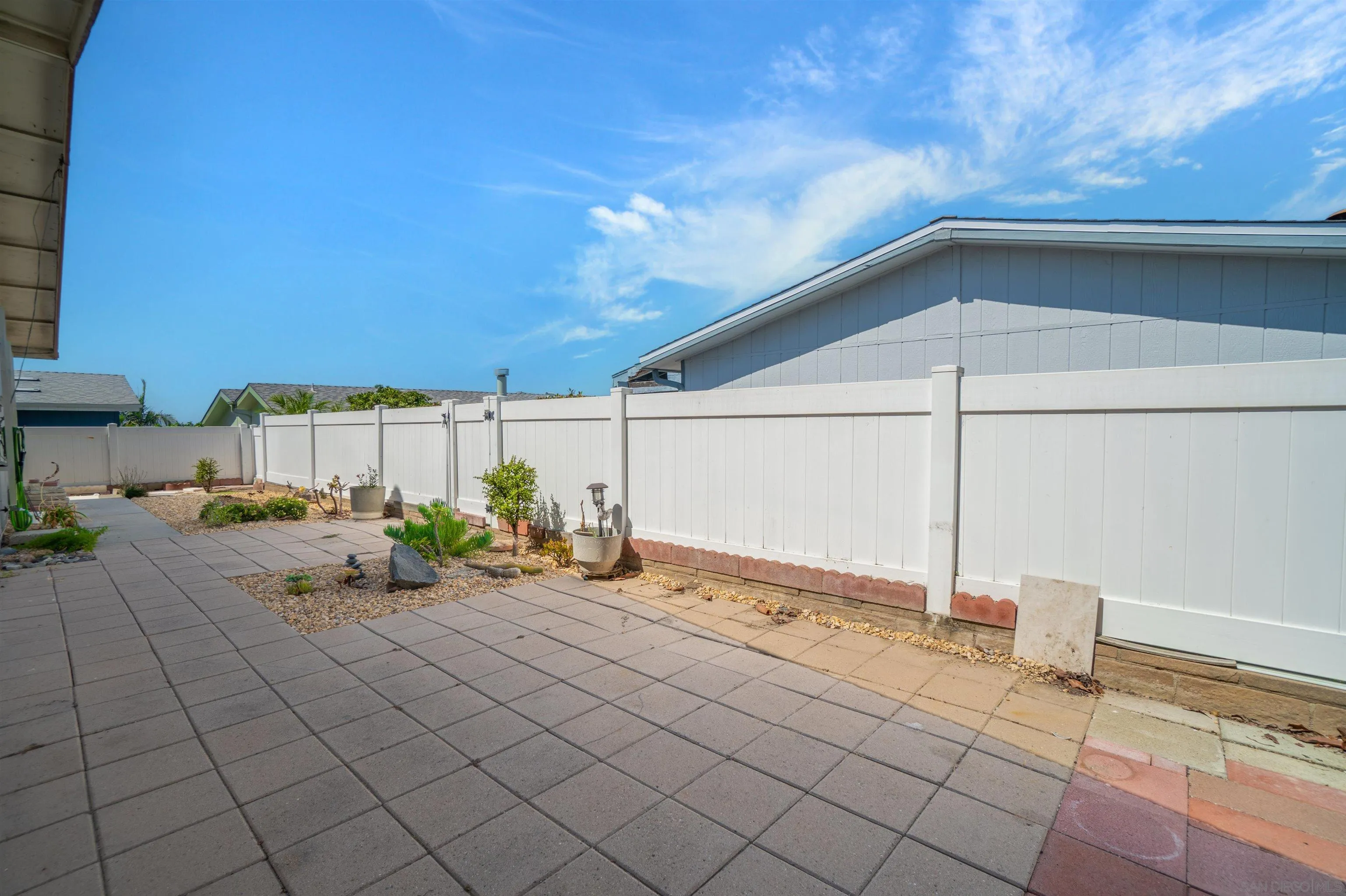 https://cdn.realtyfeed.com/cdn/127/250037495/31076ed1c04f8118264ff9adfa7a33b3.webp