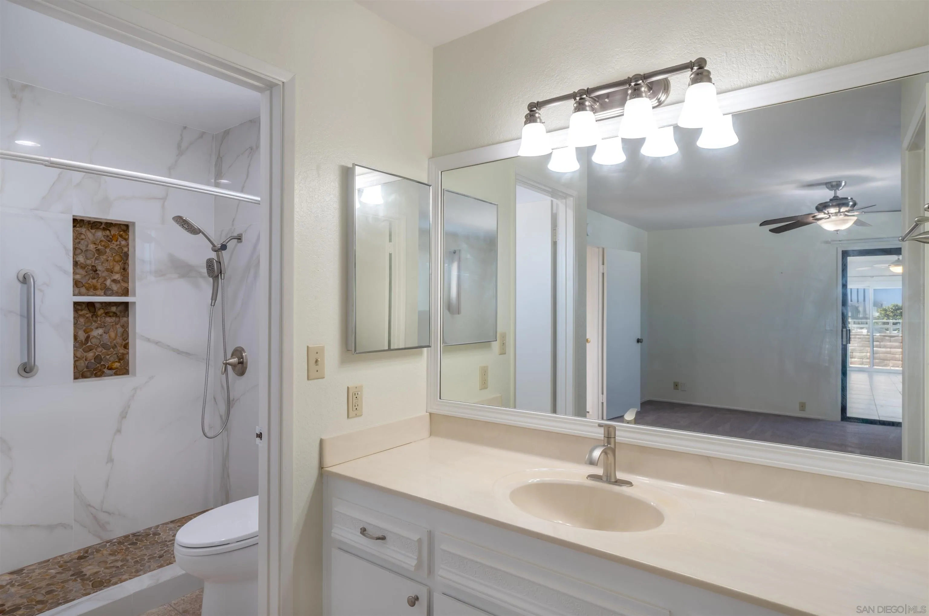 https://cdn.realtyfeed.com/cdn/127/250037495/4428e7603f322144b1bbbcfa20c88412.webp