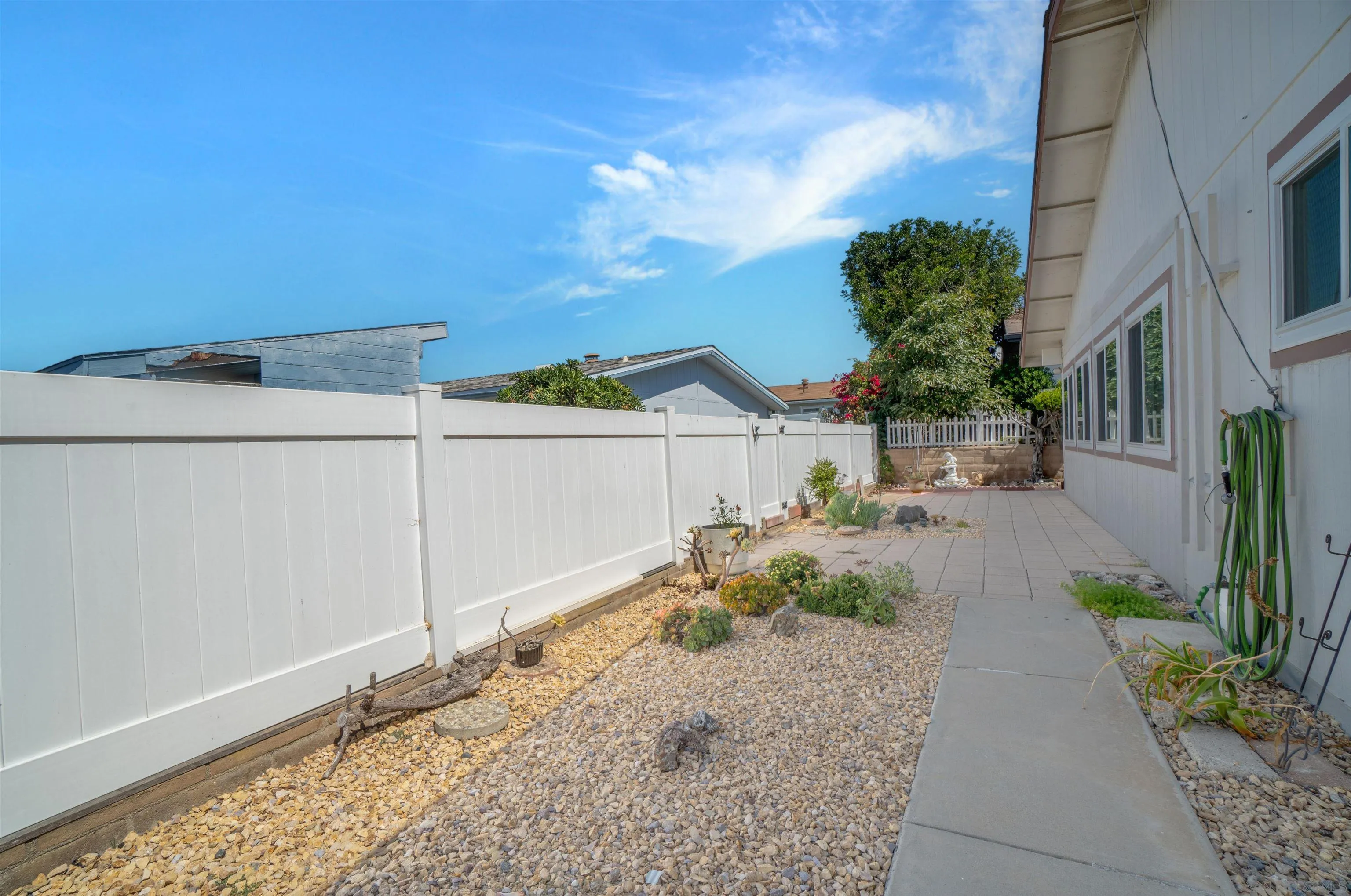 https://cdn.realtyfeed.com/cdn/127/250037495/f46cf432f615766c6bdcdebbea858a48.webp