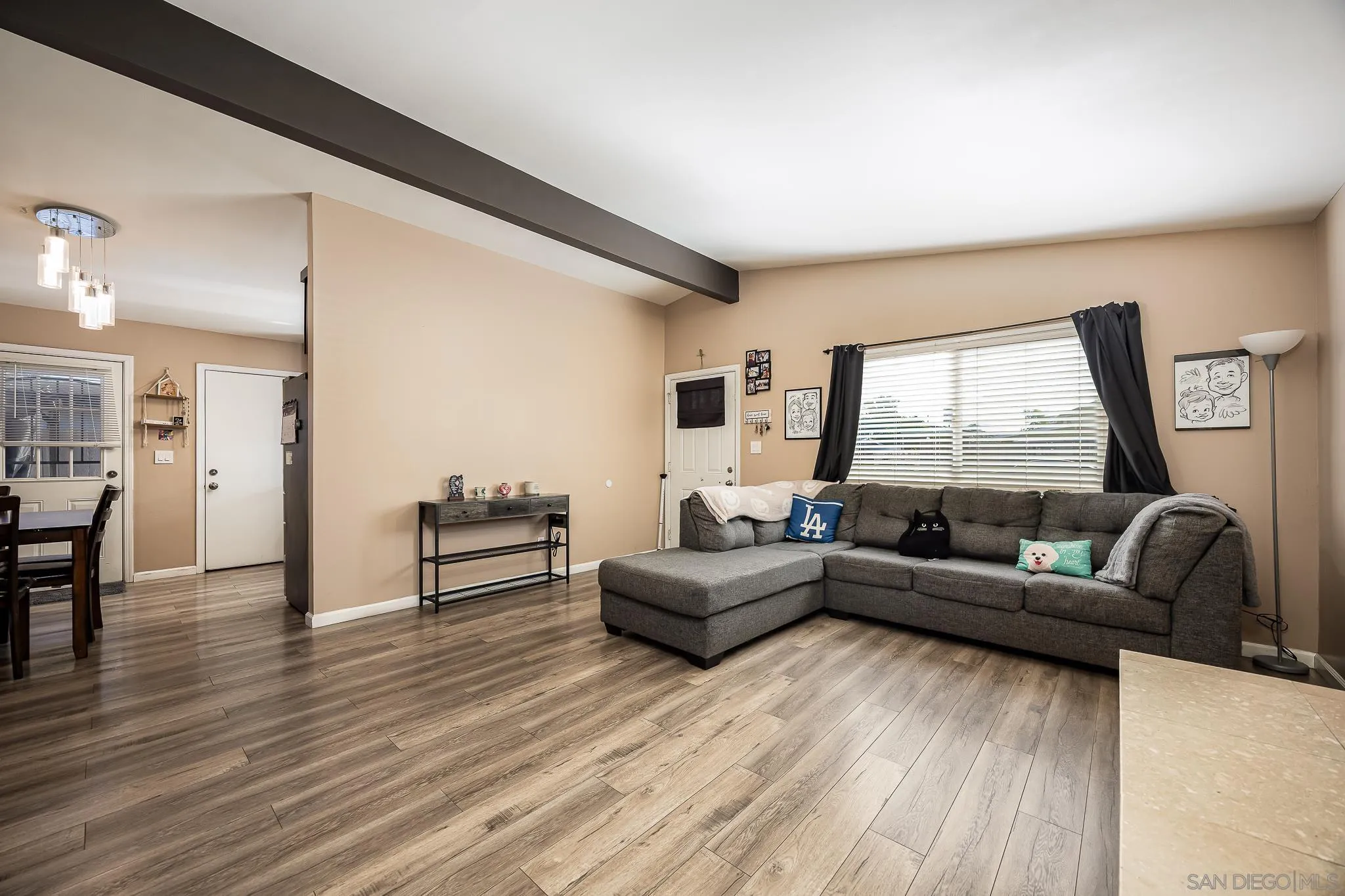 https://cdn.realtyfeed.com/cdn/127/250037497/effc086d5555da8127e4dda03b8452e4.webp