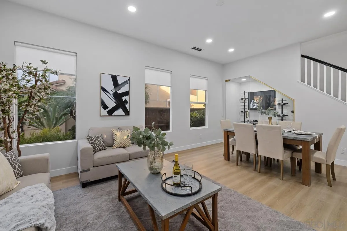 https://cdn.realtyfeed.com/cdn/127/250037498/2077defde4cc6b6db0ff28e43fcc129d.webp