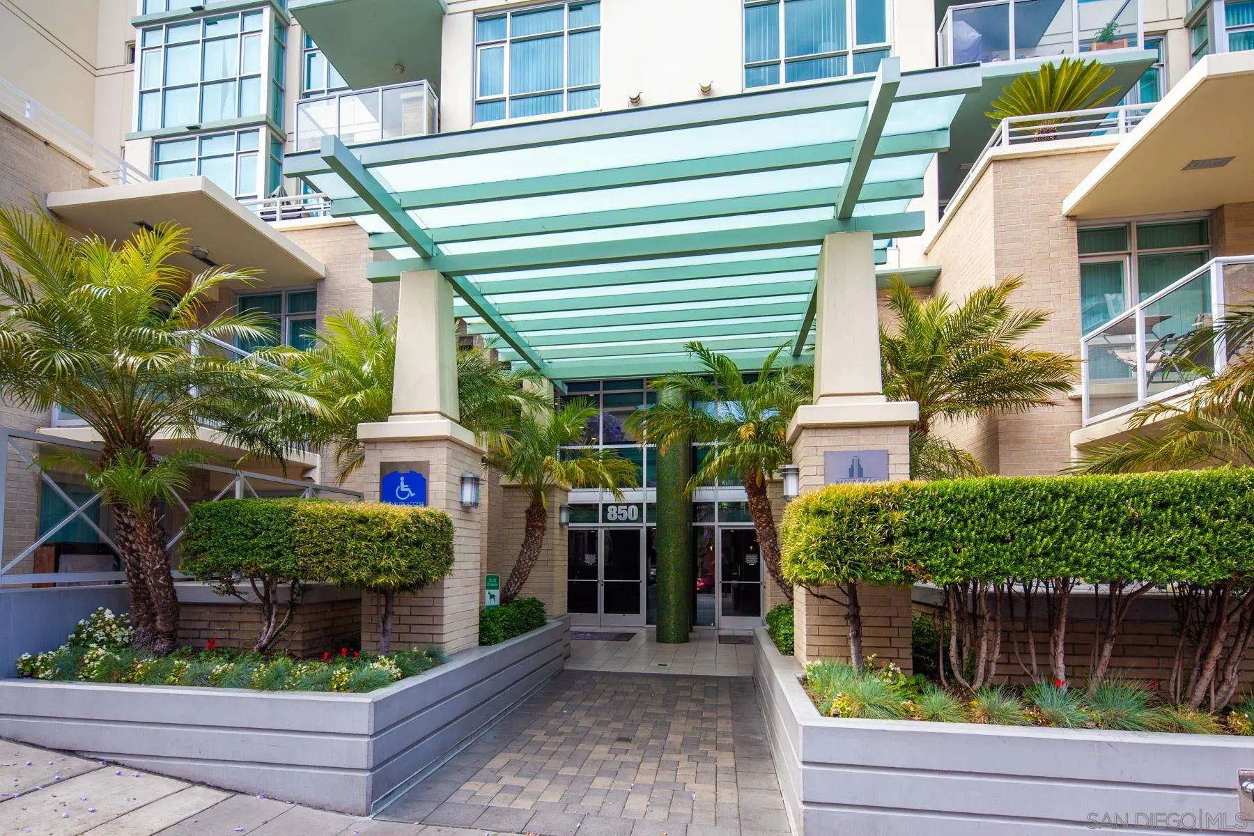 https://cdn.realtyfeed.com/cdn/127/250037500/3b5c899d142bcd317776237502dd9191.webp