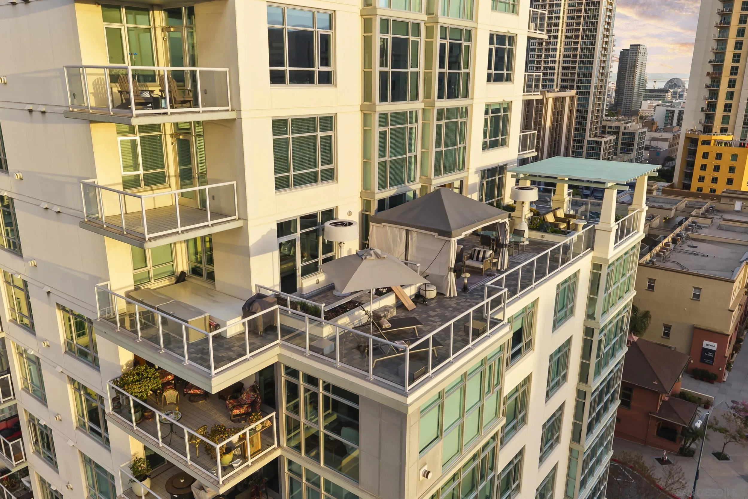 https://cdn.realtyfeed.com/cdn/127/250037500/64f7f13c48c30f4998efe7b35b37d55f.webp