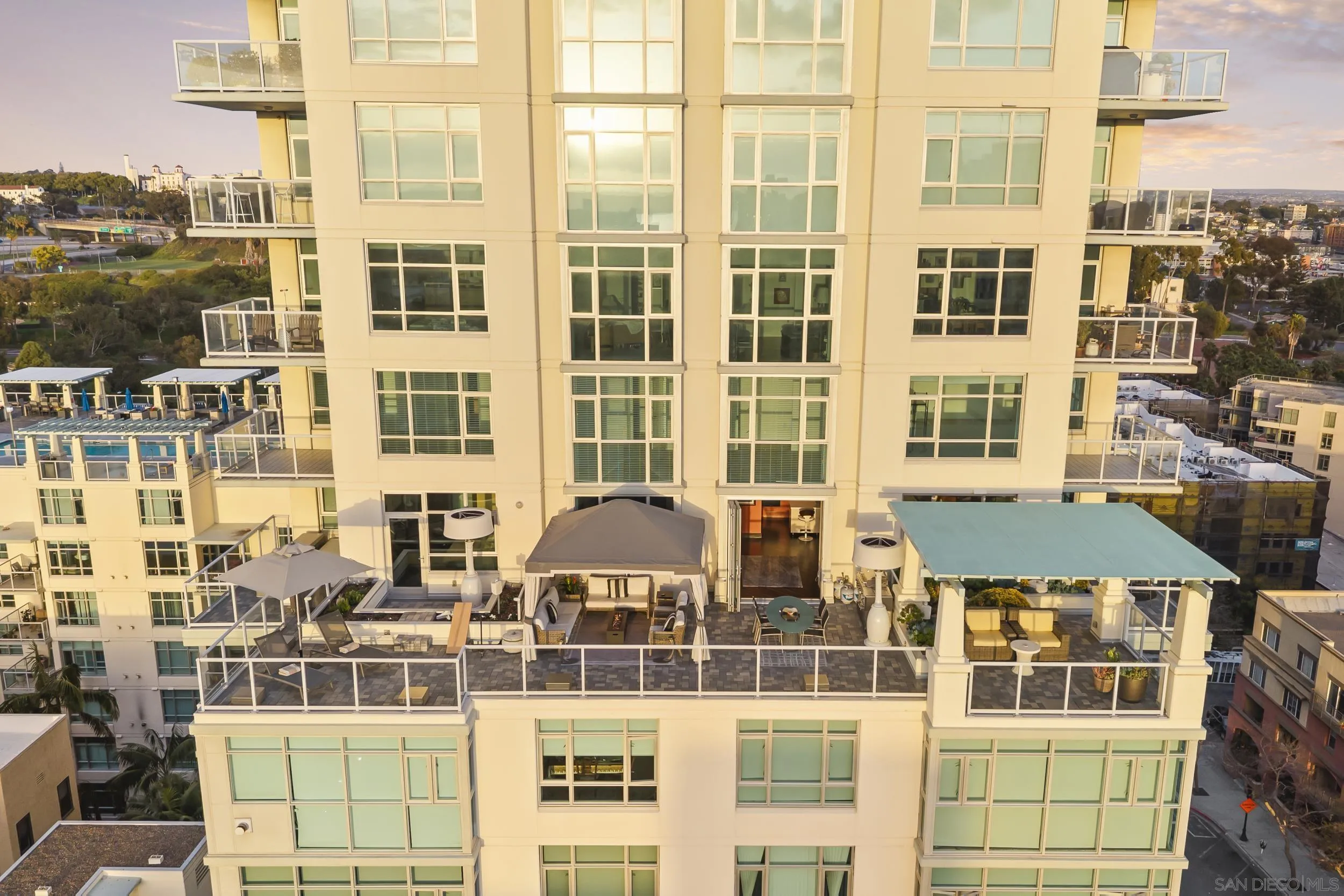 https://cdn.realtyfeed.com/cdn/127/250037500/ade983dcd3b0177ec359a93804f043b1.webp
