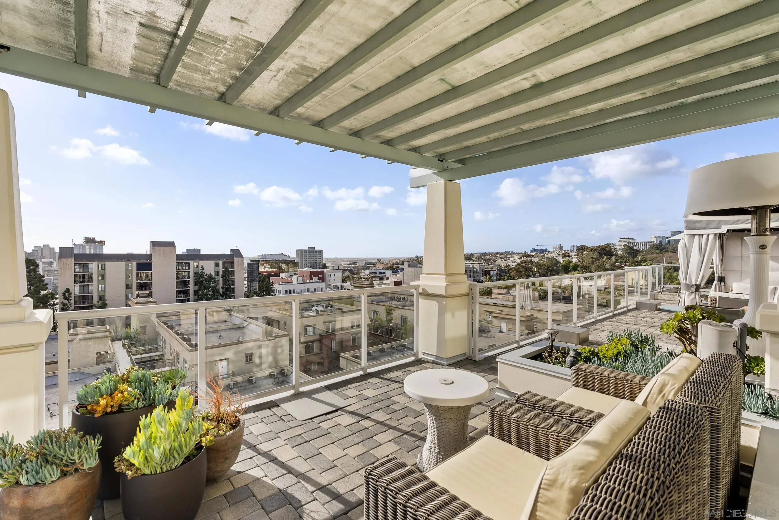 https://cdn.realtyfeed.com/cdn/127/250037500/e54a1eee92dbde9c5b9ec32e35e8eb2b.webp