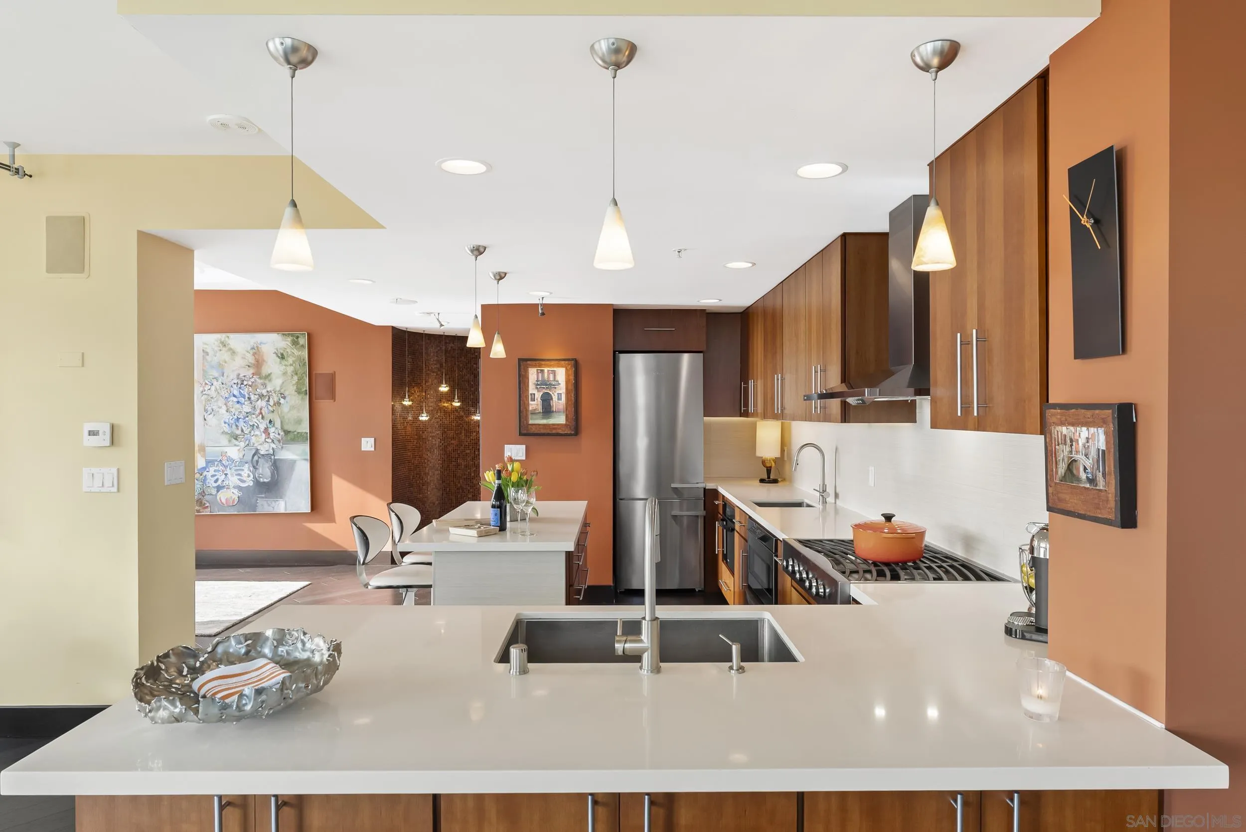 https://cdn.realtyfeed.com/cdn/127/250037500/f04339cdb88f01406430144d78dd9c98.webp