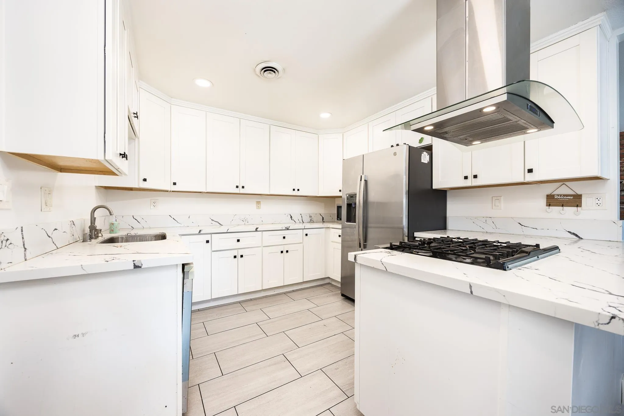 https://cdn.realtyfeed.com/cdn/127/250037504/6d543d79203e1ee1e9e802875a8d945c.webp
