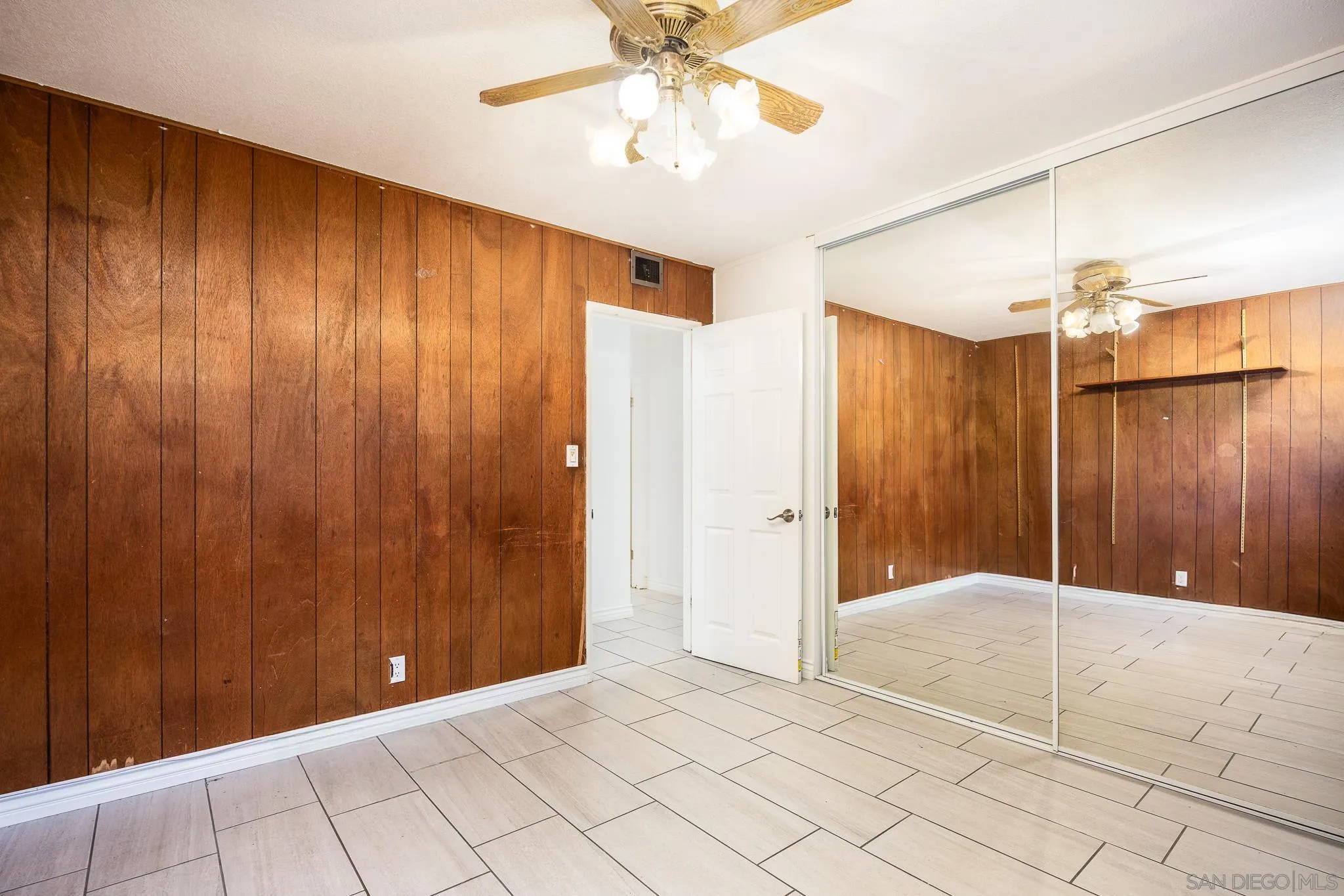 https://cdn.realtyfeed.com/cdn/127/250037504/c7454f2f2aae8008f6e59b69f97c1075.webp