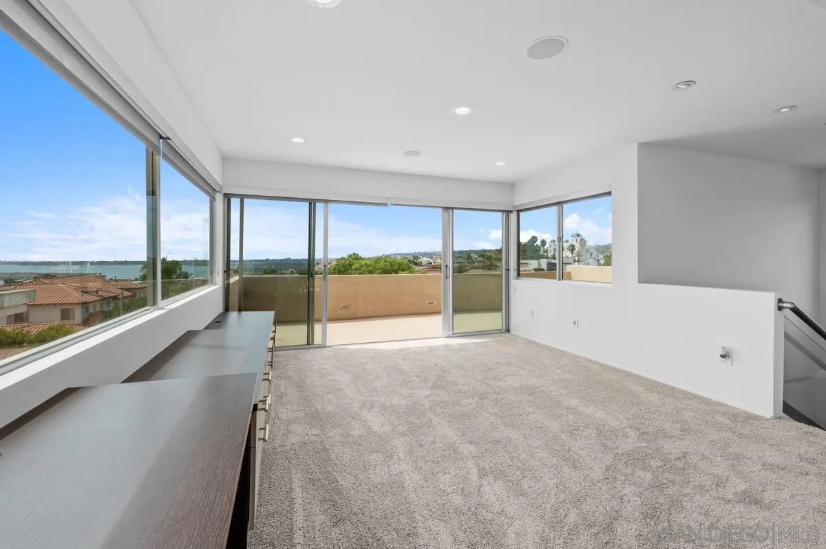 https://cdn.realtyfeed.com/cdn/127/250037507/46aa59f7ce4a68e305dab369c2ba263a.webp