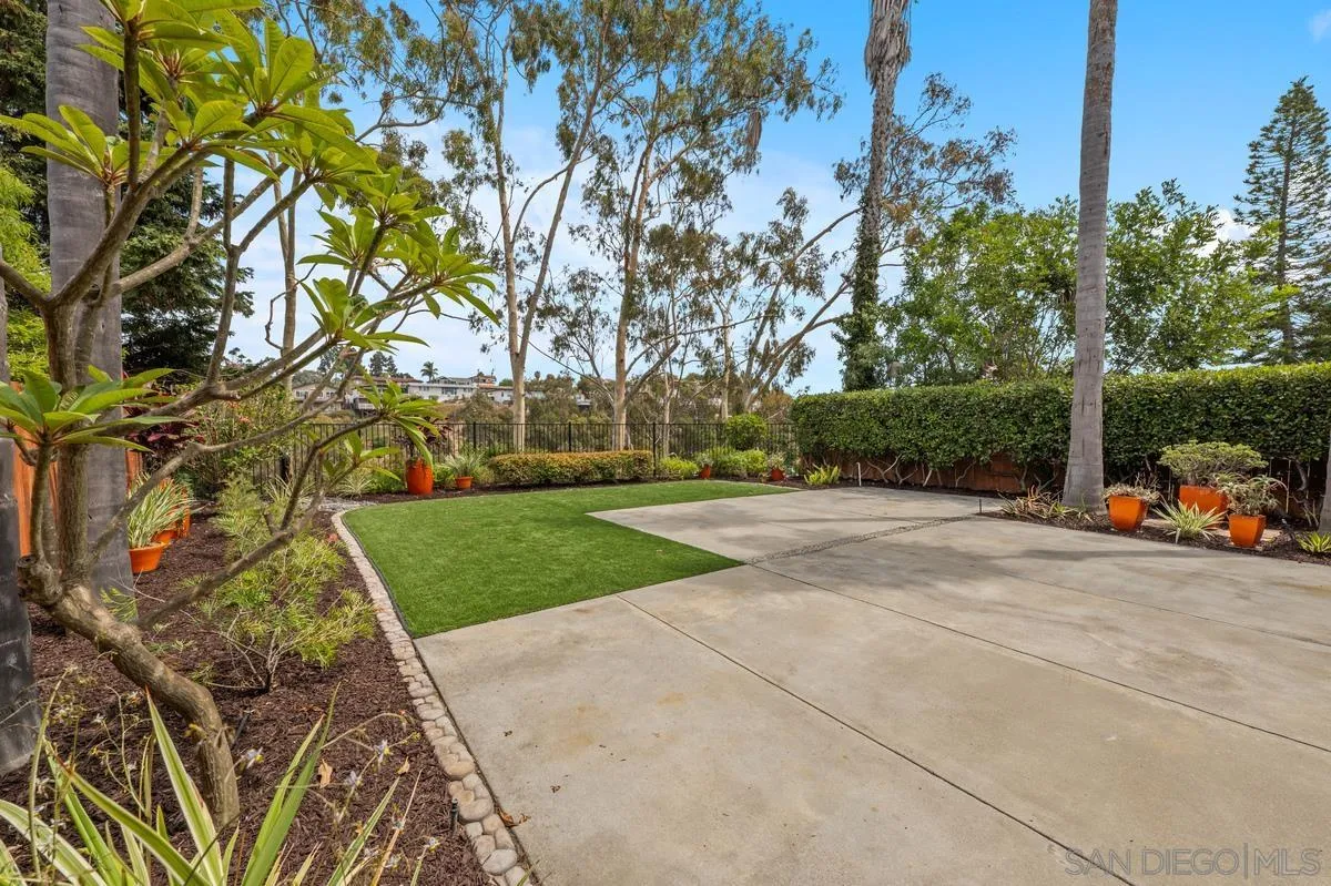 https://cdn.realtyfeed.com/cdn/127/250037507/4c6cfccc7dd1a8bfcbd4c96a5c8ba91d.webp