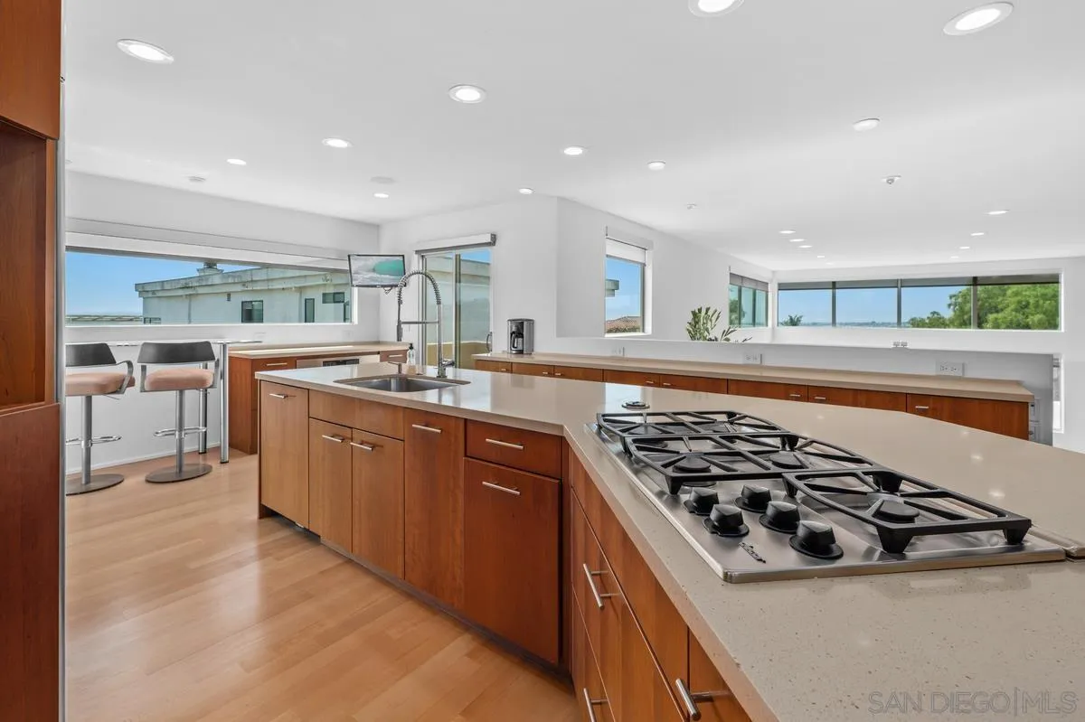 https://cdn.realtyfeed.com/cdn/127/250037507/5dbfabf6fe60950c39e0147104f04aa9.webp