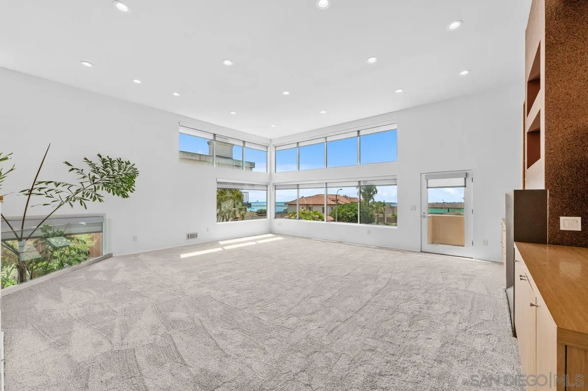https://cdn.realtyfeed.com/cdn/127/250037507/6367ca2fa15f3a5abb39c1834c740115.webp