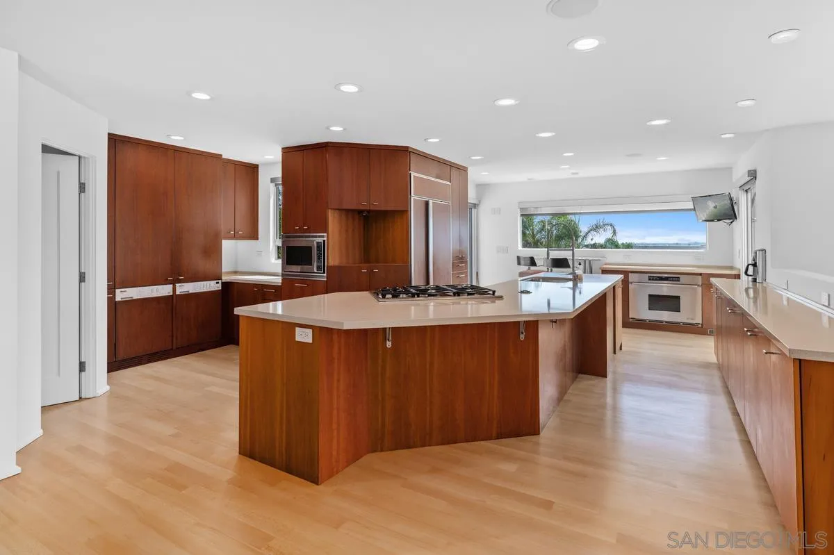 https://cdn.realtyfeed.com/cdn/127/250037507/713bbab6eec1924c3d8652a8de45ada0.webp