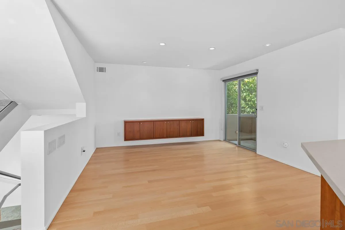 https://cdn.realtyfeed.com/cdn/127/250037507/8809c50ba3a68092e46409020af1ef65.webp