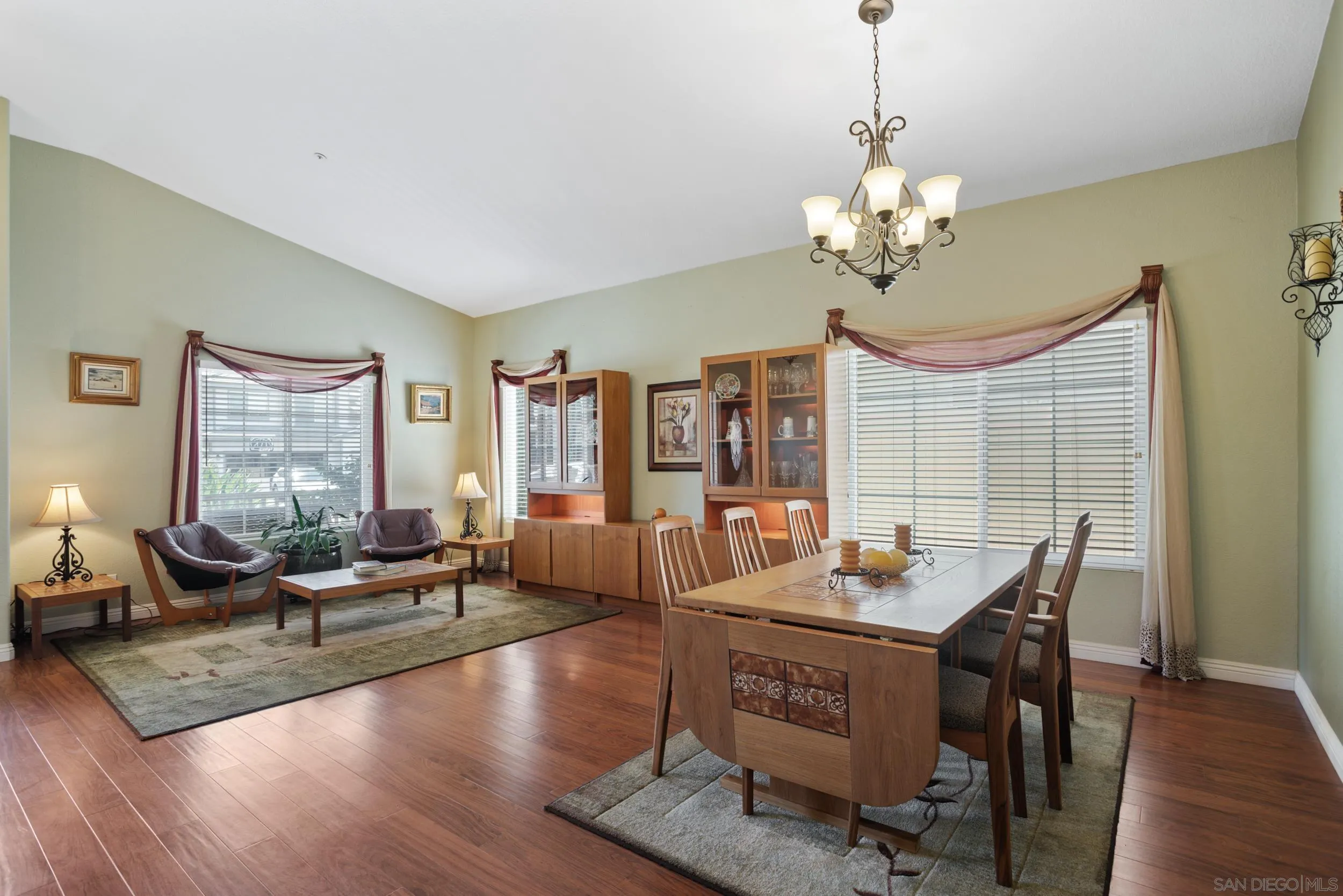 https://cdn.realtyfeed.com/cdn/127/250037508/2957e8925cc4ed0f00c6f746ecee1986.webp