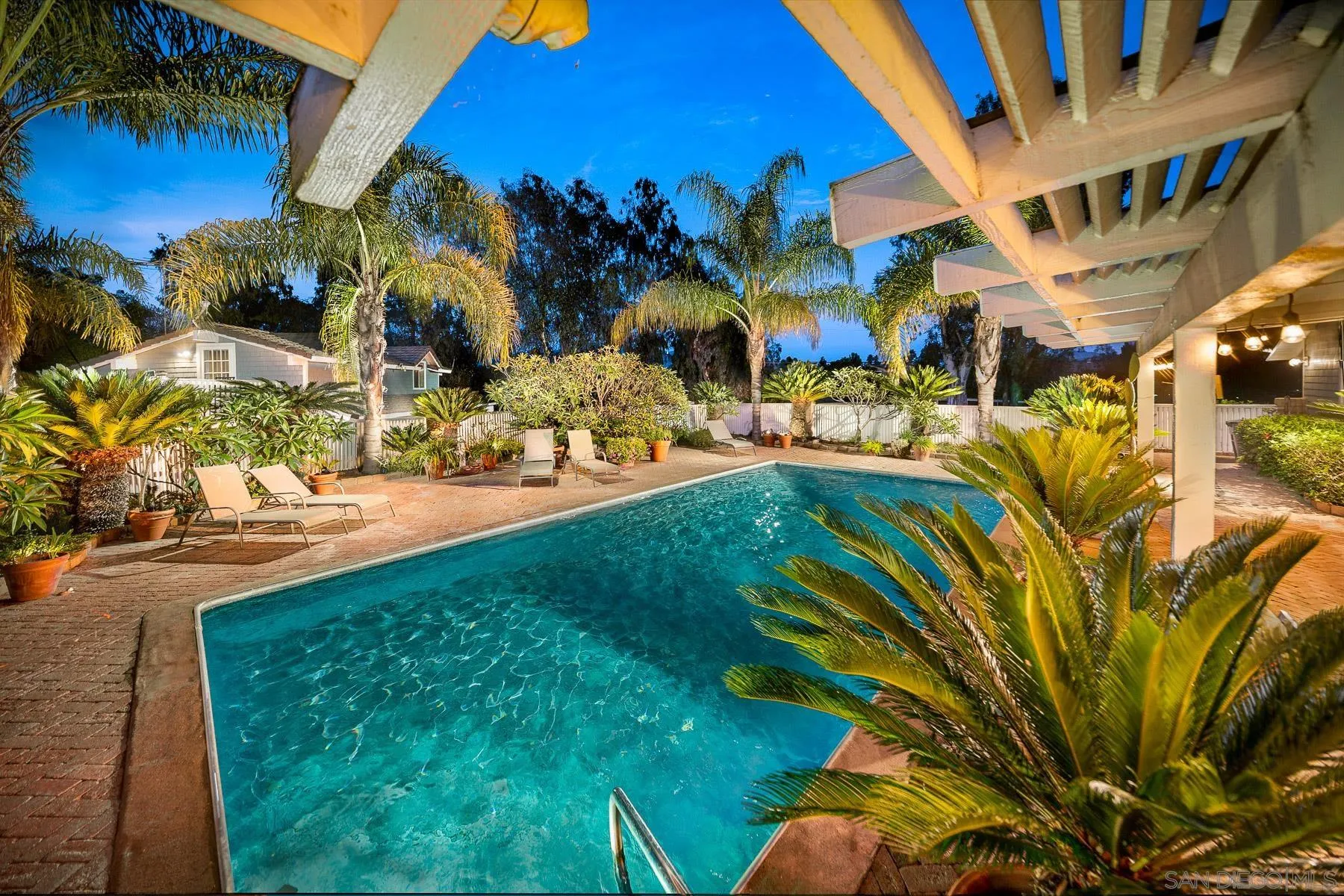 https://cdn.realtyfeed.com/cdn/127/250037510/4b0dbeee61fa00d4f6c21d88f83b8383.webp