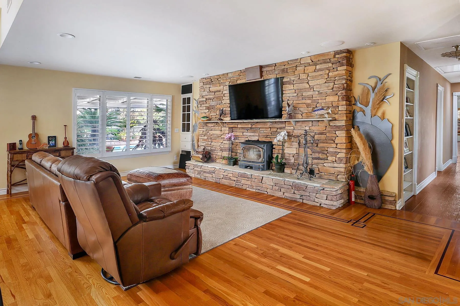https://cdn.realtyfeed.com/cdn/127/250037510/88d9de3e01b996bb0369ba08aa5a27d6.webp